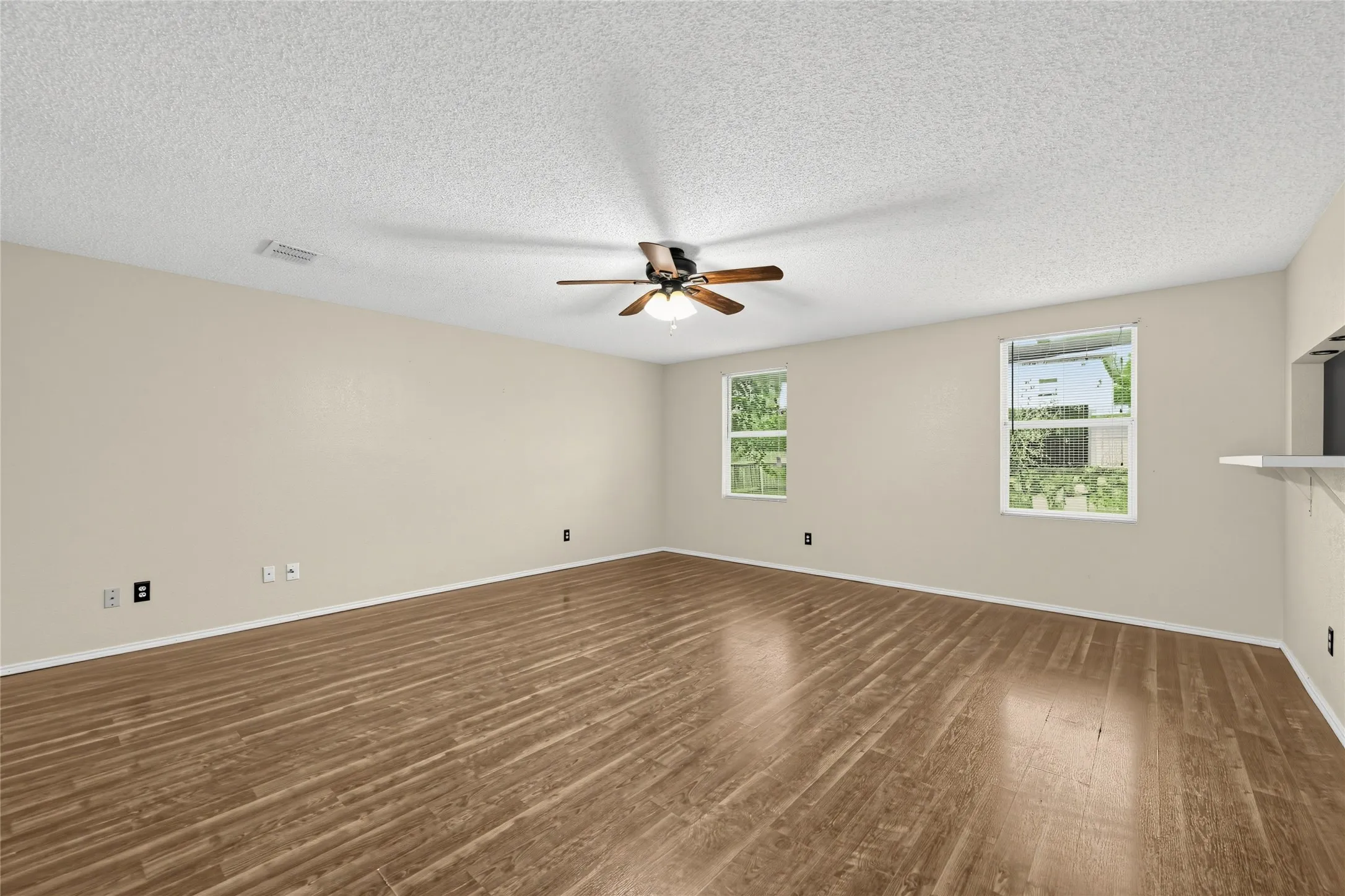 Single Family Residence For Sale in Denton County , 1857 Lariat Drive, Fort Worth, Texas 76247, 5 Bedroom, 3 Bathroom, 2 Garage spaces, 3,448 Sqft, built in 2003, mls#21403646, Real Estate Agent in Fort Worth, Homes For Sale in Denton county, Homes For Sale in Fort Worth, Realtor in Fort Worth Texas, Real Estate Brokerage Independent Realty Texas, Luminita Cordes Realtor