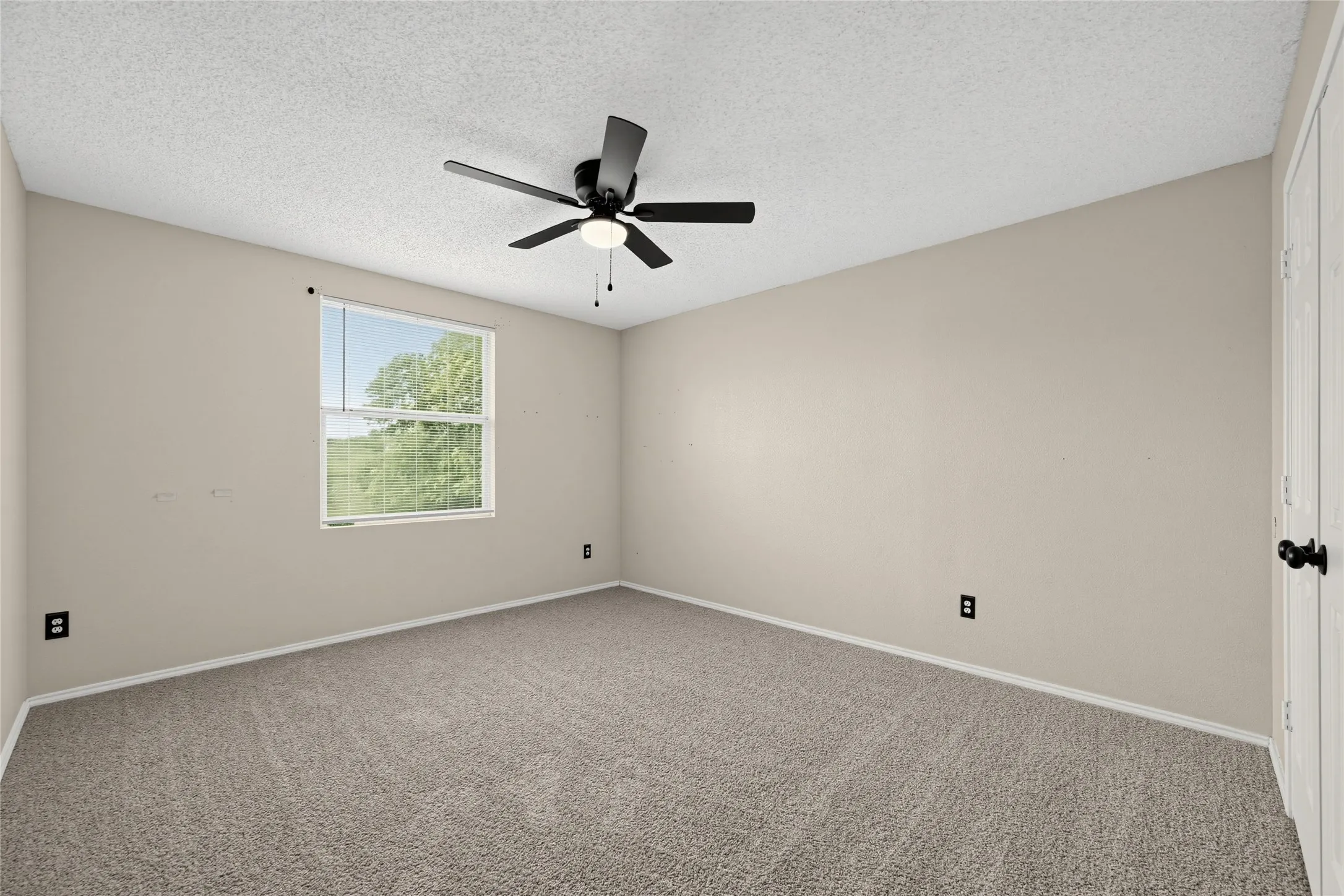 Single Family Residence For Sale in Denton County , 1857 Lariat Drive, Fort Worth, Texas 76247, 5 Bedroom, 3 Bathroom, 2 Garage spaces, 3,448 Sqft, built in 2003, mls#21403646, Real Estate Agent in Fort Worth, Homes For Sale in Denton county, Homes For Sale in Fort Worth, Realtor in Fort Worth Texas, Real Estate Brokerage Independent Realty Texas, Luminita Cordes Realtor