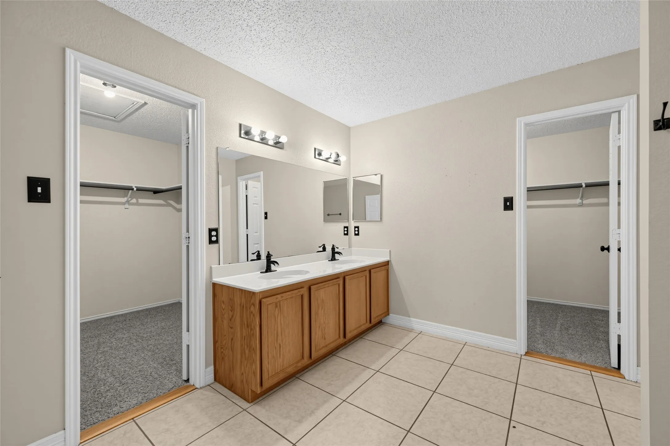 Single Family Residence For Sale in Denton County , 1857 Lariat Drive, Fort Worth, Texas 76247, 5 Bedroom, 3 Bathroom, 2 Garage spaces, 3,448 Sqft, built in 2003, mls#21403646, Real Estate Agent in Fort Worth, Homes For Sale in Denton county, Homes For Sale in Fort Worth, Realtor in Fort Worth Texas, Real Estate Brokerage Independent Realty Texas, Luminita Cordes Realtor