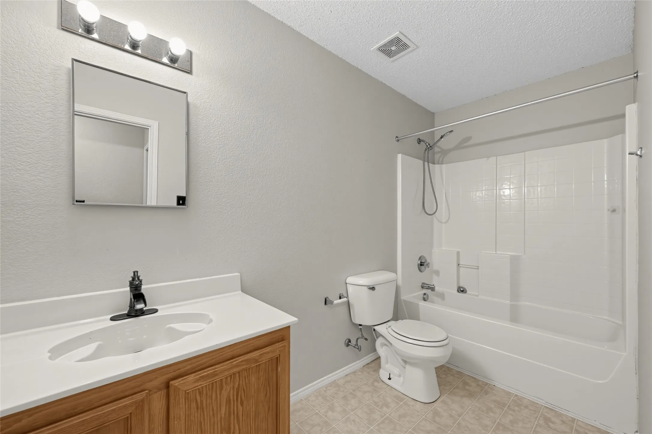 Single Family Residence For Sale in Denton County , 1857 Lariat Drive, Fort Worth, Texas 76247, 5 Bedroom, 3 Bathroom, 2 Garage spaces, 3,448 Sqft, built in 2003, mls#21403646, Real Estate Agent in Fort Worth, Homes For Sale in Denton county, Homes For Sale in Fort Worth, Realtor in Fort Worth Texas, Real Estate Brokerage Independent Realty Texas, Luminita Cordes Realtor
