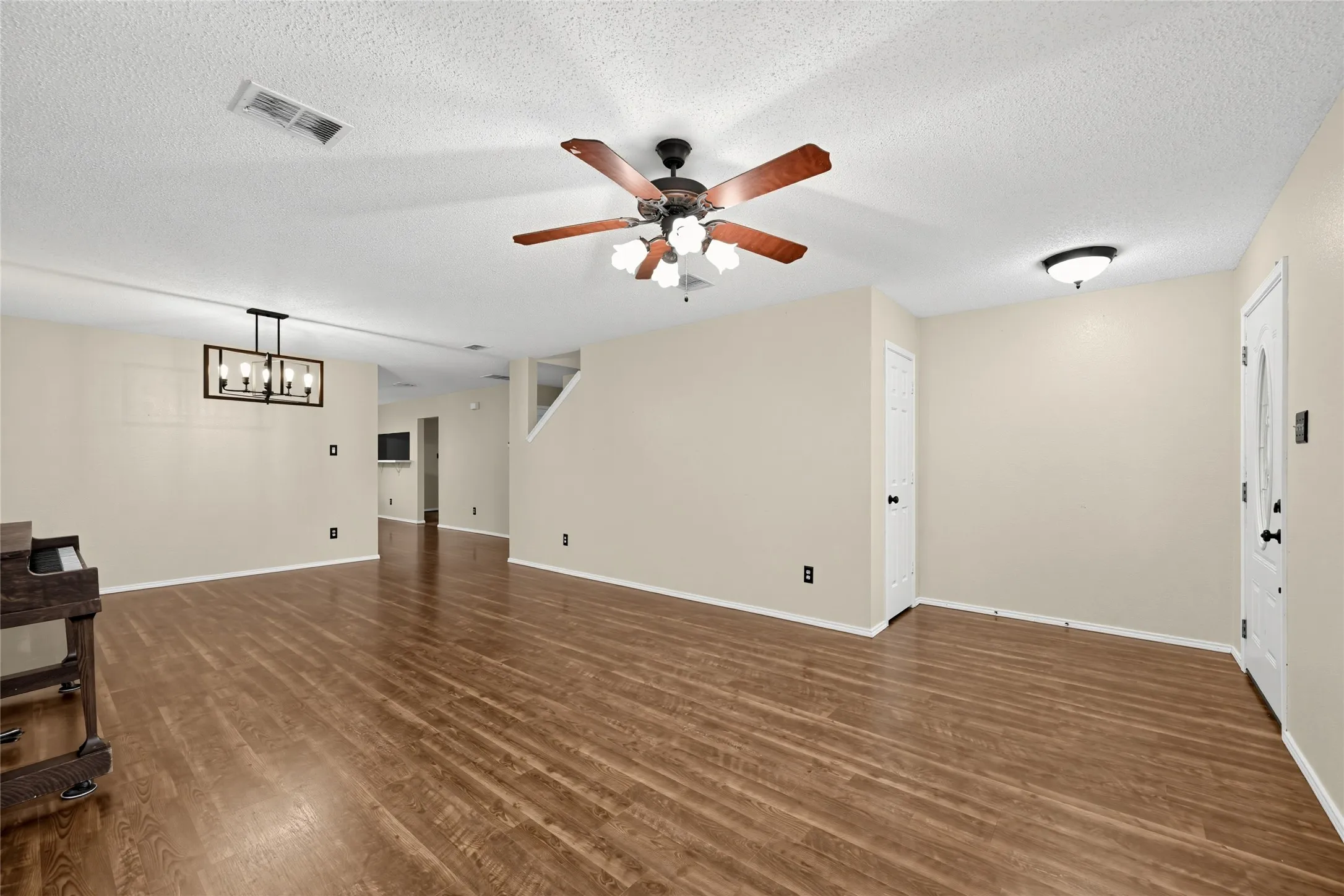 Single Family Residence For Sale in Denton County , 1857 Lariat Drive, Fort Worth, Texas 76247, 5 Bedroom, 3 Bathroom, 2 Garage spaces, 3,448 Sqft, built in 2003, mls#21403646, Real Estate Agent in Fort Worth, Homes For Sale in Denton county, Homes For Sale in Fort Worth, Realtor in Fort Worth Texas, Real Estate Brokerage Independent Realty Texas, Luminita Cordes Realtor