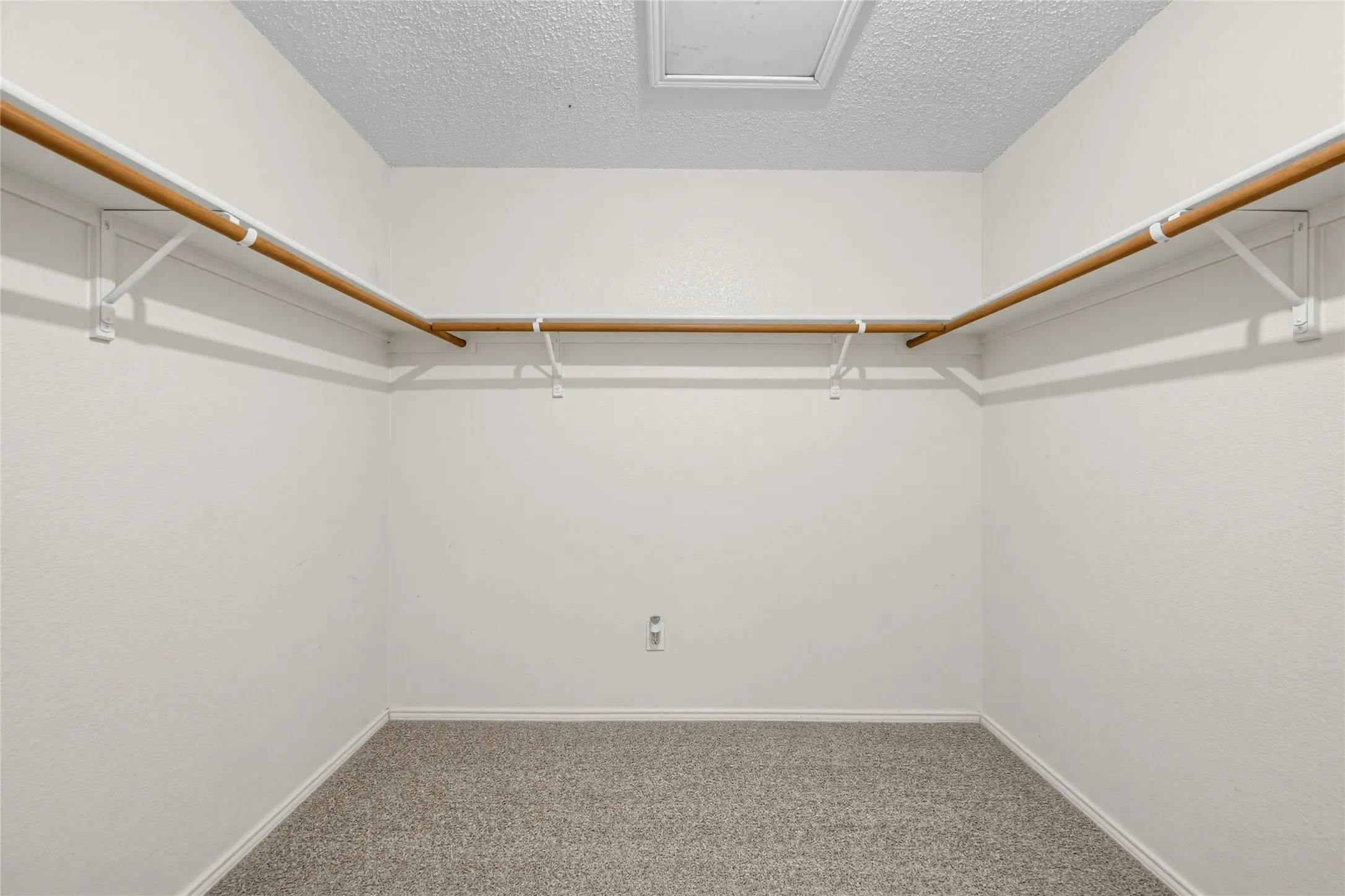 Single Family Residence For Sale in Denton County , 1857 Lariat Drive, Fort Worth, Texas 76247, 5 Bedroom, 3 Bathroom, 2 Garage spaces, 3,448 Sqft, built in 2003, mls#21403646, Real Estate Agent in Fort Worth, Homes For Sale in Denton county, Homes For Sale in Fort Worth, Realtor in Fort Worth Texas, Real Estate Brokerage Independent Realty Texas, Luminita Cordes Realtor