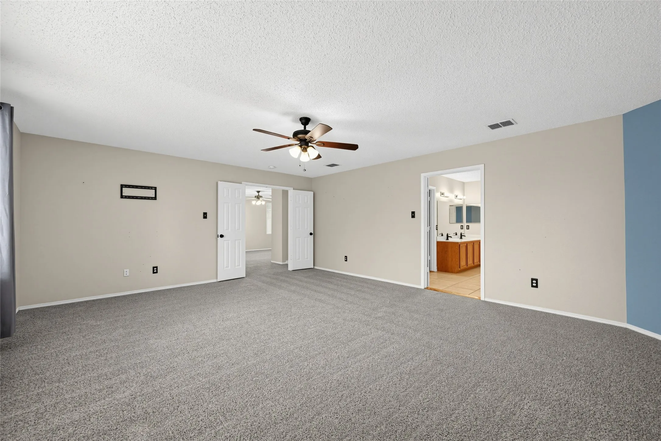 Single Family Residence For Sale in Denton County , 1857 Lariat Drive, Fort Worth, Texas 76247, 5 Bedroom, 3 Bathroom, 2 Garage spaces, 3,448 Sqft, built in 2003, mls#21403646, Real Estate Agent in Fort Worth, Homes For Sale in Denton county, Homes For Sale in Fort Worth, Realtor in Fort Worth Texas, Real Estate Brokerage Independent Realty Texas, Luminita Cordes Realtor