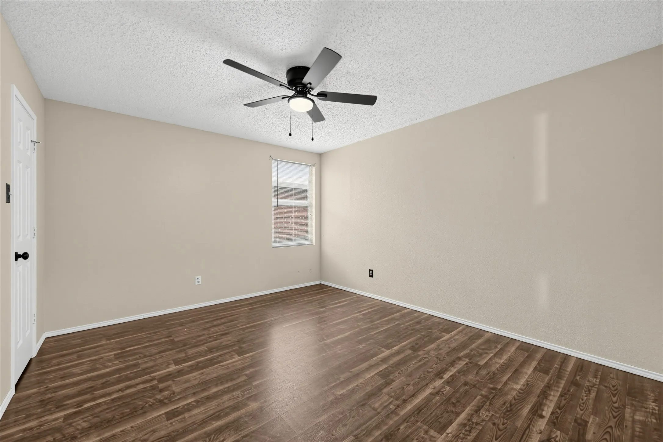 Single Family Residence For Sale in Denton County , 1857 Lariat Drive, Fort Worth, Texas 76247, 5 Bedroom, 3 Bathroom, 2 Garage spaces, 3,448 Sqft, built in 2003, mls#21403646, Real Estate Agent in Fort Worth, Homes For Sale in Denton county, Homes For Sale in Fort Worth, Realtor in Fort Worth Texas, Real Estate Brokerage Independent Realty Texas, Luminita Cordes Realtor