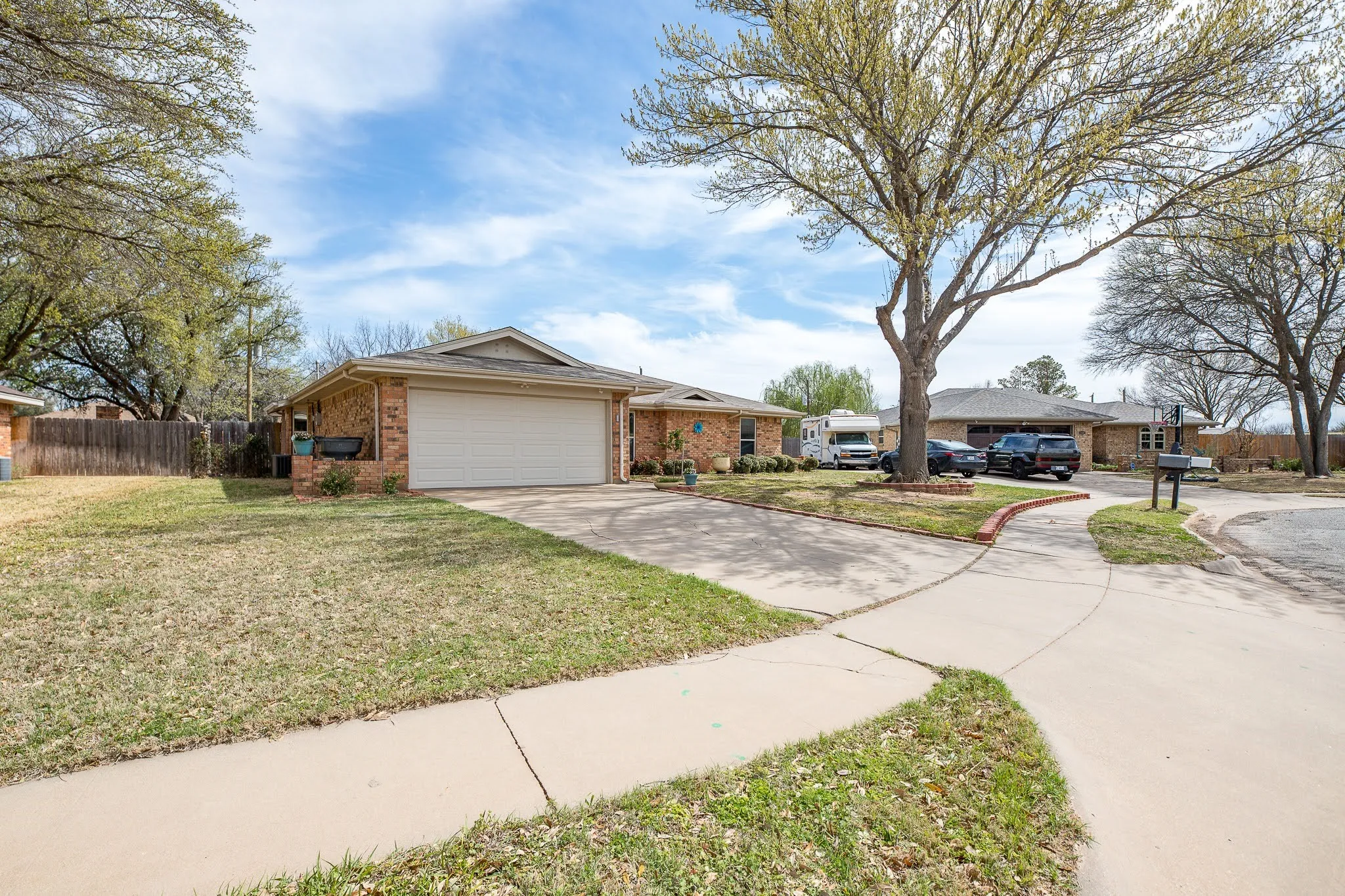 Single Family Residence For Sale in Wichita County , 3 Four Sixes Circle, Wichita Falls, Texas 76308, 3 Bedroom, 3 Bathroom, 2 Garage spaces, 2,434 Sqft, built in 1980, mls#21403803, Real Estate Agent in Wichita Falls, Homes For Sale in Wichita county, Homes For Sale in Wichita Falls, Realtor in Wichita Falls Texas, Real Estate Brokerage Independent Realty Texas, Luminita Cordes Realtor