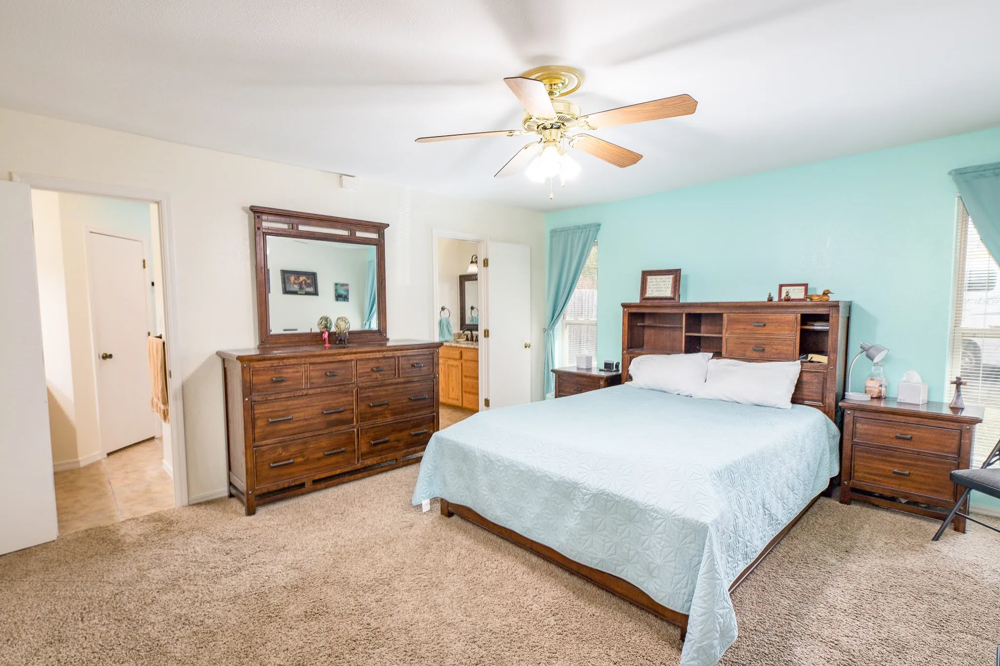 Single Family Residence For Sale in Wichita County , 3 Four Sixes Circle, Wichita Falls, Texas 76308, 3 Bedroom, 3 Bathroom, 2 Garage spaces, 2,434 Sqft, built in 1980, mls#21403803, Real Estate Agent in Wichita Falls, Homes For Sale in Wichita county, Homes For Sale in Wichita Falls, Realtor in Wichita Falls Texas, Real Estate Brokerage Independent Realty Texas, Luminita Cordes Realtor