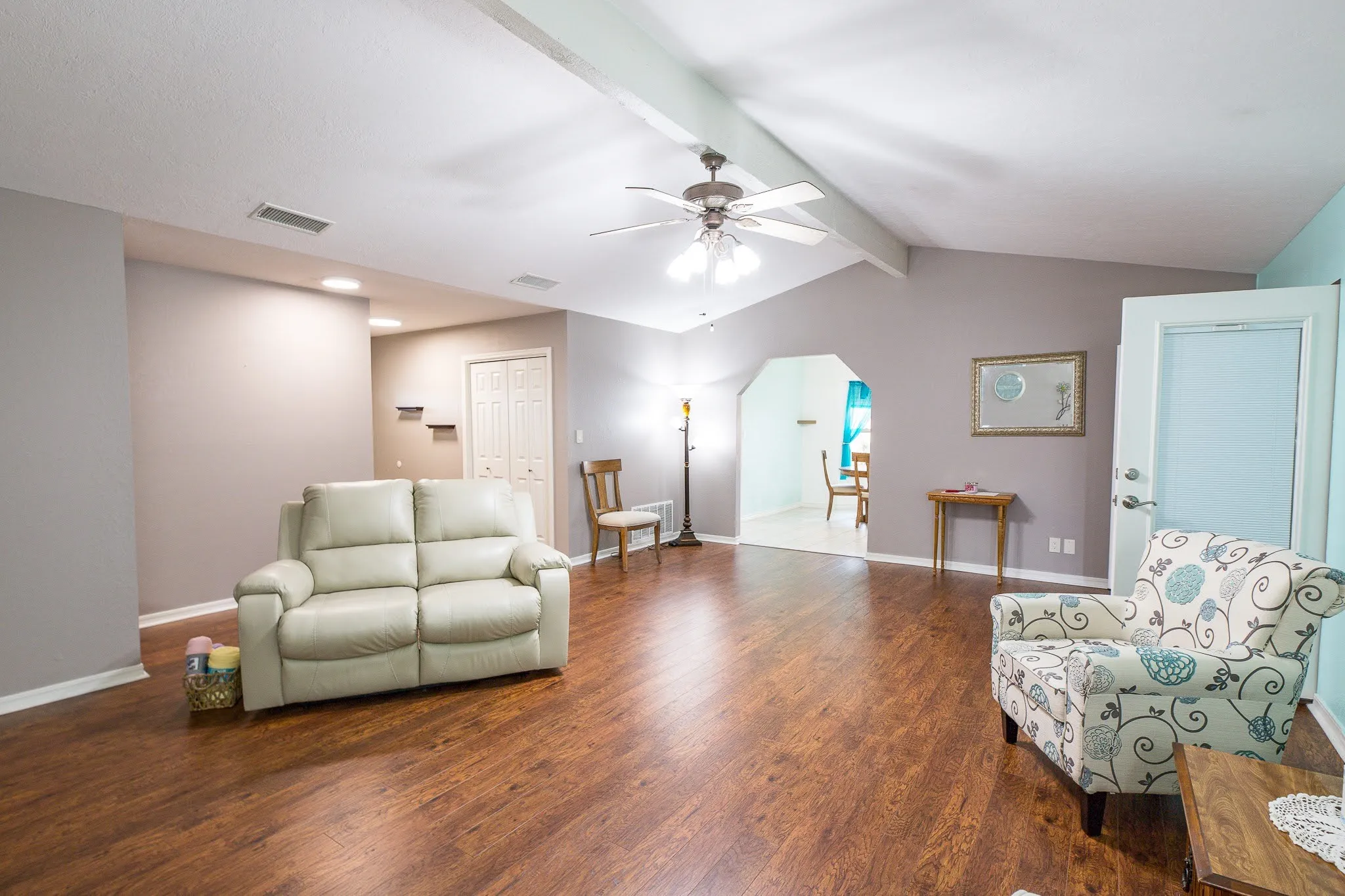 Single Family Residence For Sale in Wichita County , 3 Four Sixes Circle, Wichita Falls, Texas 76308, 3 Bedroom, 3 Bathroom, 2 Garage spaces, 2,434 Sqft, built in 1980, mls#21403803, Real Estate Agent in Wichita Falls, Homes For Sale in Wichita county, Homes For Sale in Wichita Falls, Realtor in Wichita Falls Texas, Real Estate Brokerage Independent Realty Texas, Luminita Cordes Realtor