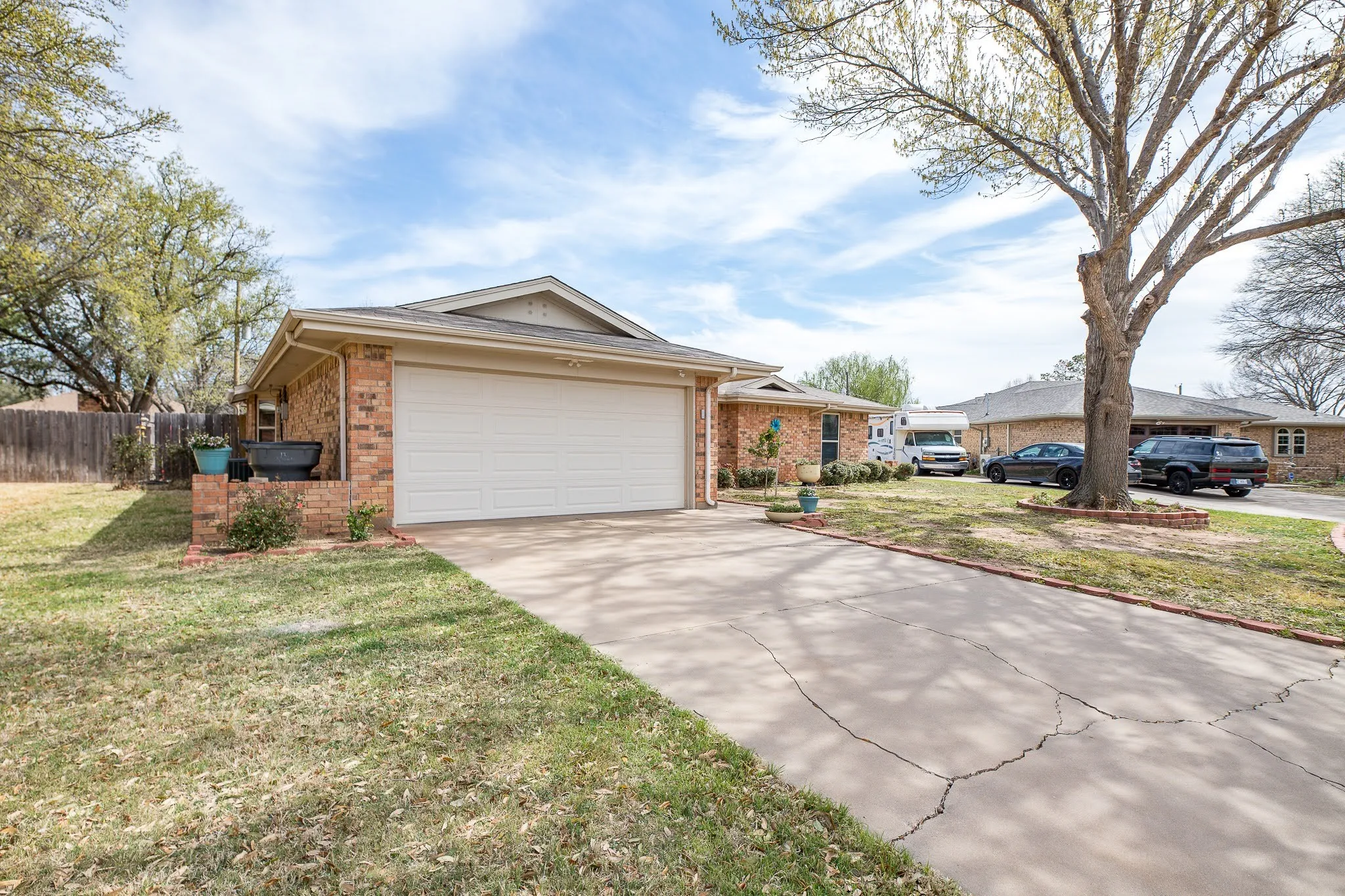 Single Family Residence For Sale in Wichita County , 3 Four Sixes Circle, Wichita Falls, Texas 76308, 3 Bedroom, 3 Bathroom, 2 Garage spaces, 2,434 Sqft, built in 1980, mls#21403803, Real Estate Agent in Wichita Falls, Homes For Sale in Wichita county, Homes For Sale in Wichita Falls, Realtor in Wichita Falls Texas, Real Estate Brokerage Independent Realty Texas, Luminita Cordes Realtor