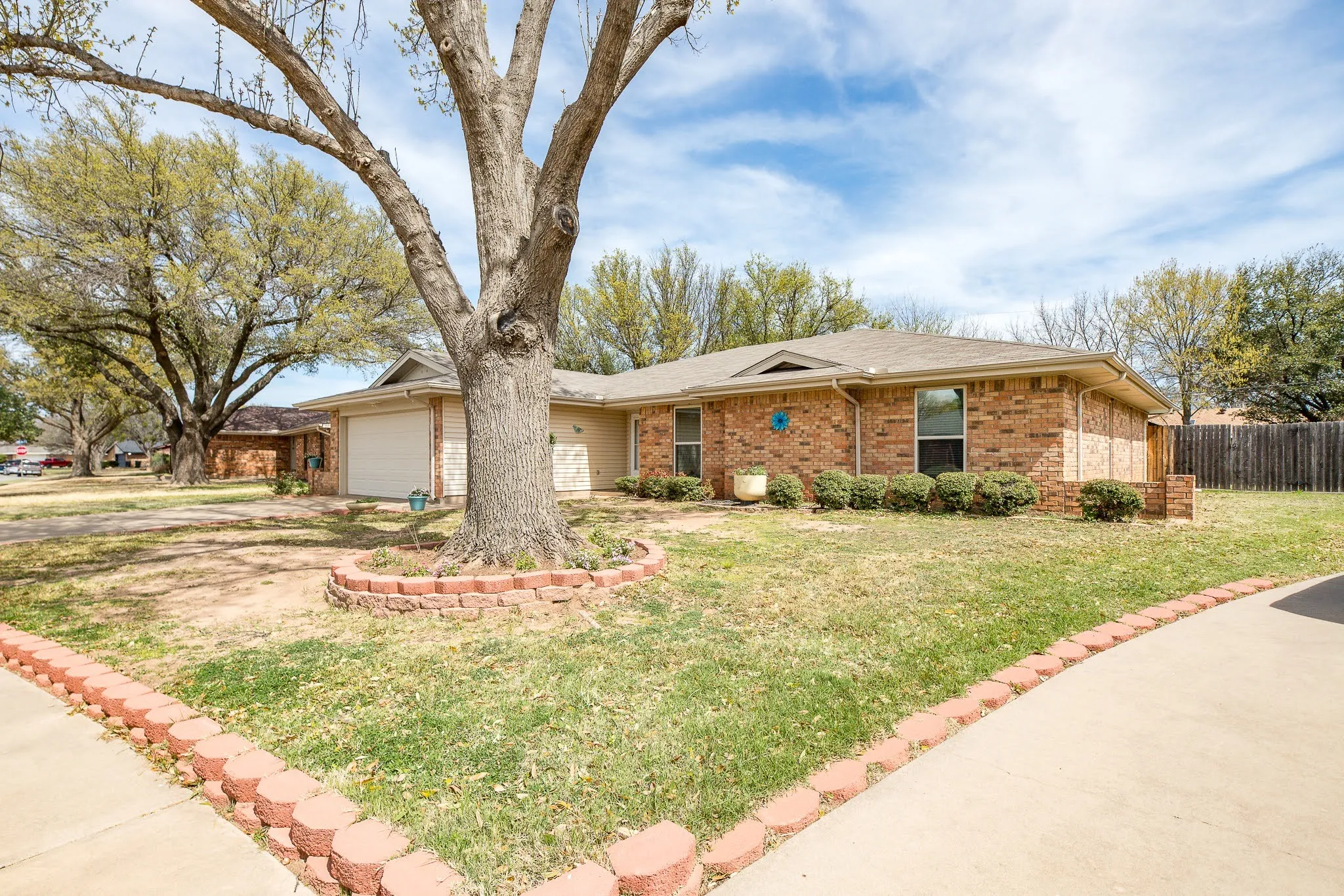 Single Family Residence For Sale in Wichita County , 3 Four Sixes Circle, Wichita Falls, Texas 76308, 3 Bedroom, 3 Bathroom, 2 Garage spaces, 2,434 Sqft, built in 1980, mls#21403803, Real Estate Agent in Wichita Falls, Homes For Sale in Wichita county, Homes For Sale in Wichita Falls, Realtor in Wichita Falls Texas, Real Estate Brokerage Independent Realty Texas, Luminita Cordes Realtor