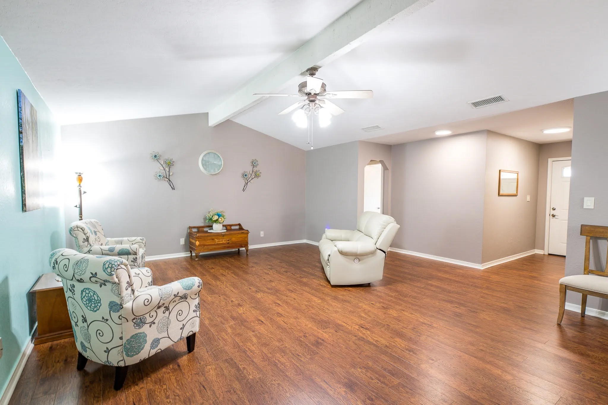Single Family Residence For Sale in Wichita County , 3 Four Sixes Circle, Wichita Falls, Texas 76308, 3 Bedroom, 3 Bathroom, 2 Garage spaces, 2,434 Sqft, built in 1980, mls#21403803, Real Estate Agent in Wichita Falls, Homes For Sale in Wichita county, Homes For Sale in Wichita Falls, Realtor in Wichita Falls Texas, Real Estate Brokerage Independent Realty Texas, Luminita Cordes Realtor