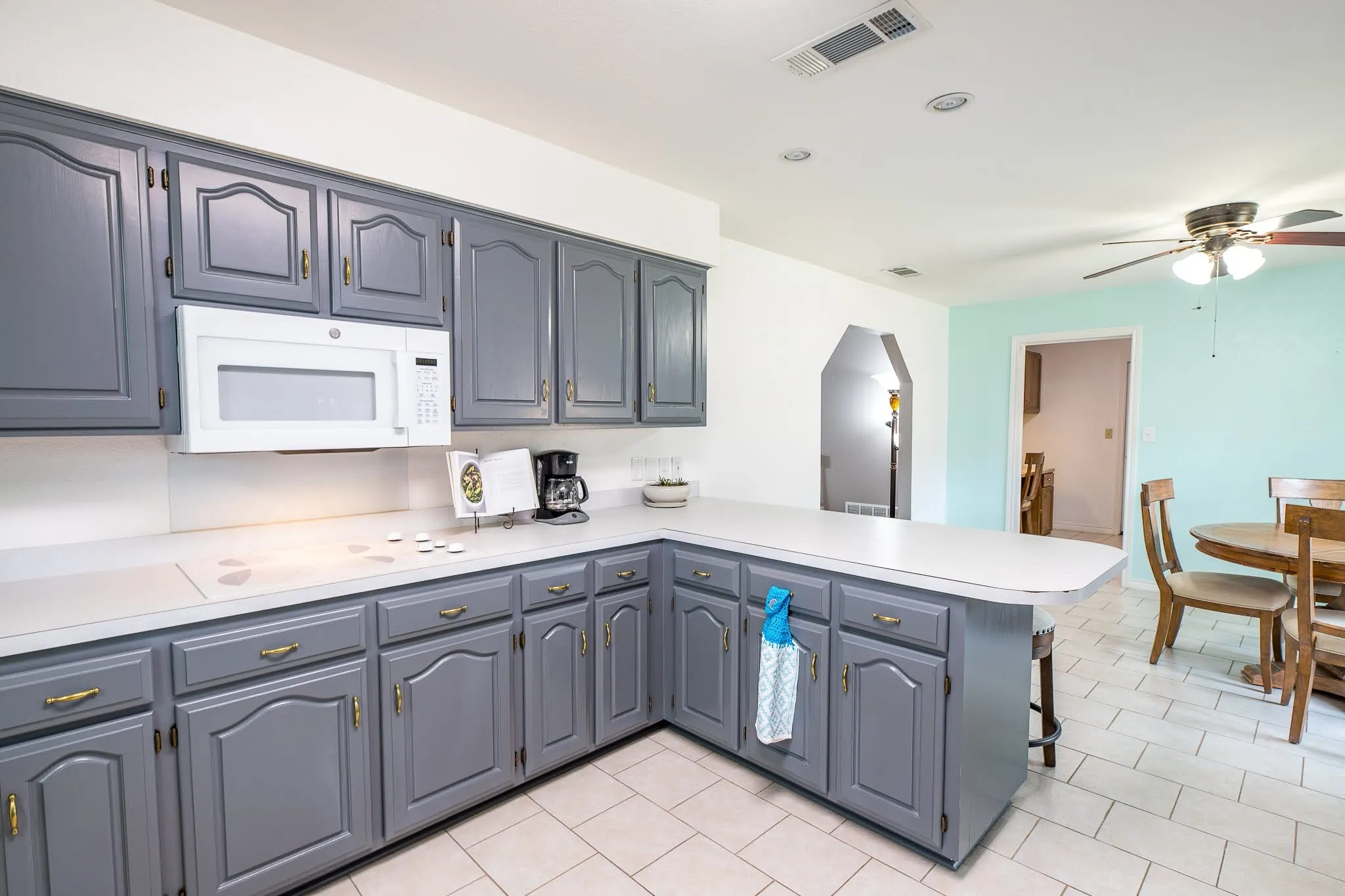 Single Family Residence For Sale in Wichita County , 3 Four Sixes Circle, Wichita Falls, Texas 76308, 3 Bedroom, 3 Bathroom, 2 Garage spaces, 2,434 Sqft, built in 1980, mls#21403803, Real Estate Agent in Wichita Falls, Homes For Sale in Wichita county, Homes For Sale in Wichita Falls, Realtor in Wichita Falls Texas, Real Estate Brokerage Independent Realty Texas, Luminita Cordes Realtor