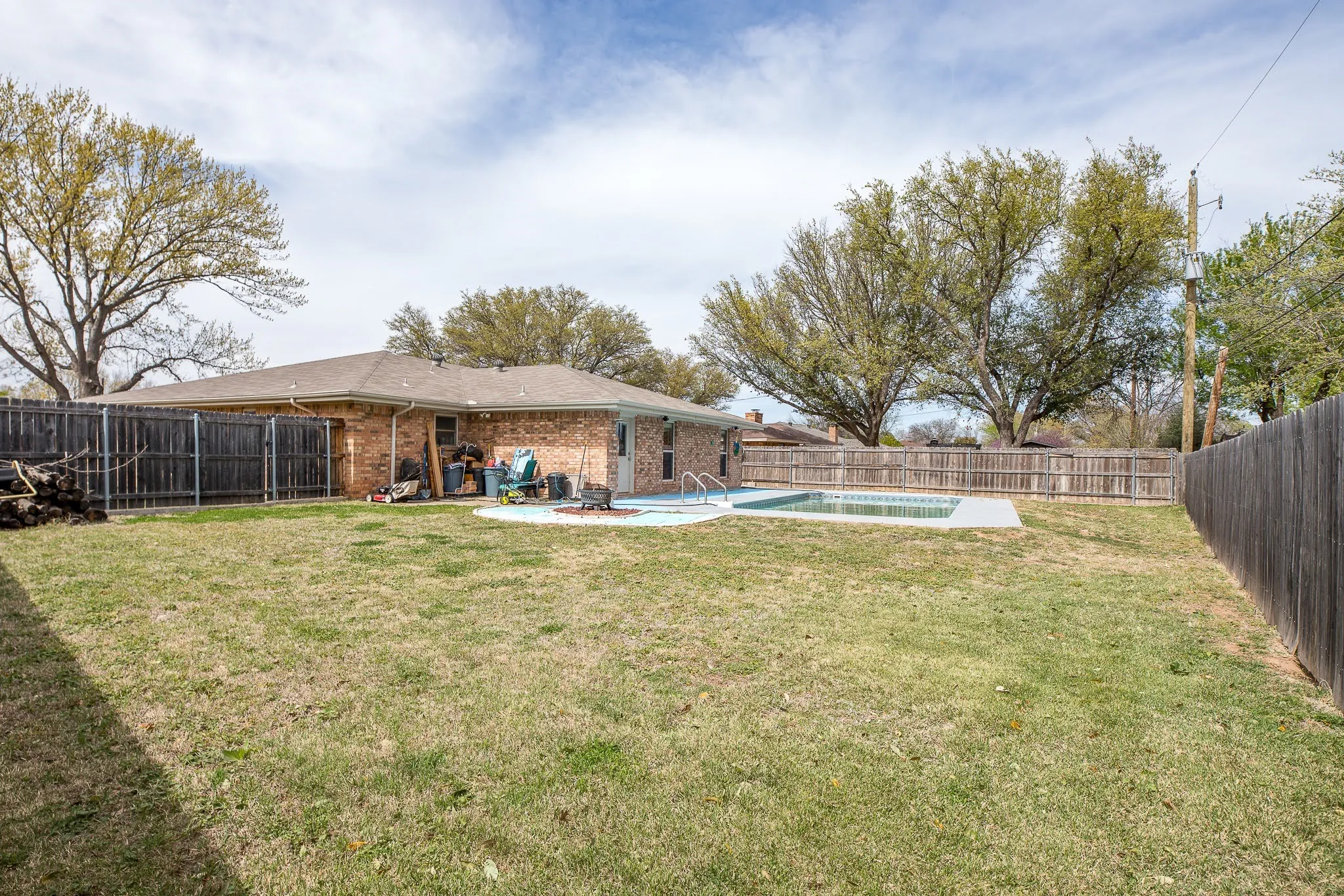 Single Family Residence For Sale in Wichita County , 3 Four Sixes Circle, Wichita Falls, Texas 76308, 3 Bedroom, 3 Bathroom, 2 Garage spaces, 2,434 Sqft, built in 1980, mls#21403803, Real Estate Agent in Wichita Falls, Homes For Sale in Wichita county, Homes For Sale in Wichita Falls, Realtor in Wichita Falls Texas, Real Estate Brokerage Independent Realty Texas, Luminita Cordes Realtor