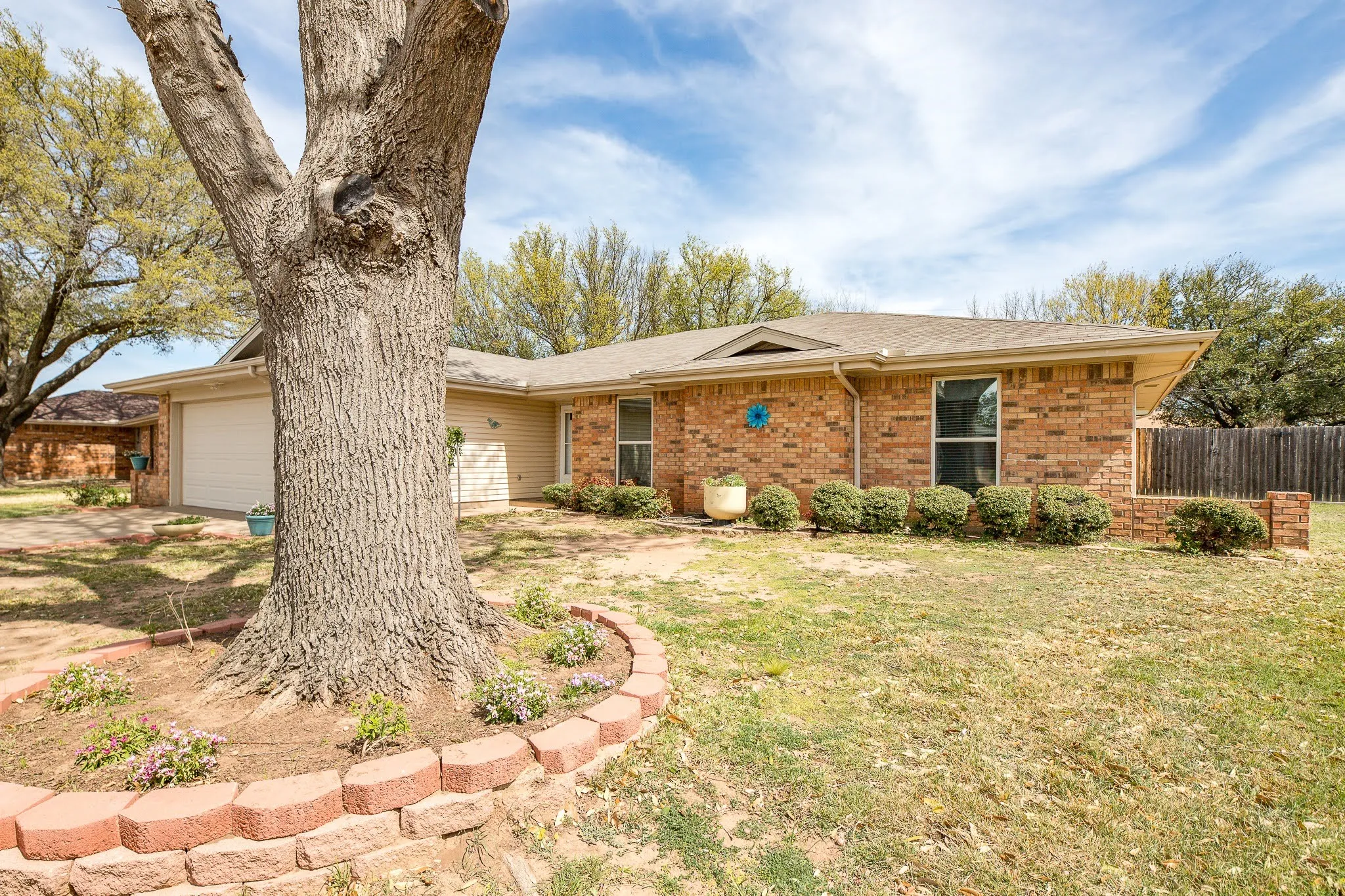 Single Family Residence For Sale in Wichita County , 3 Four Sixes Circle, Wichita Falls, Texas 76308, 3 Bedroom, 3 Bathroom, 2 Garage spaces, 2,434 Sqft, built in 1980, mls#21403803, Real Estate Agent in Wichita Falls, Homes For Sale in Wichita county, Homes For Sale in Wichita Falls, Realtor in Wichita Falls Texas, Real Estate Brokerage Independent Realty Texas, Luminita Cordes Realtor