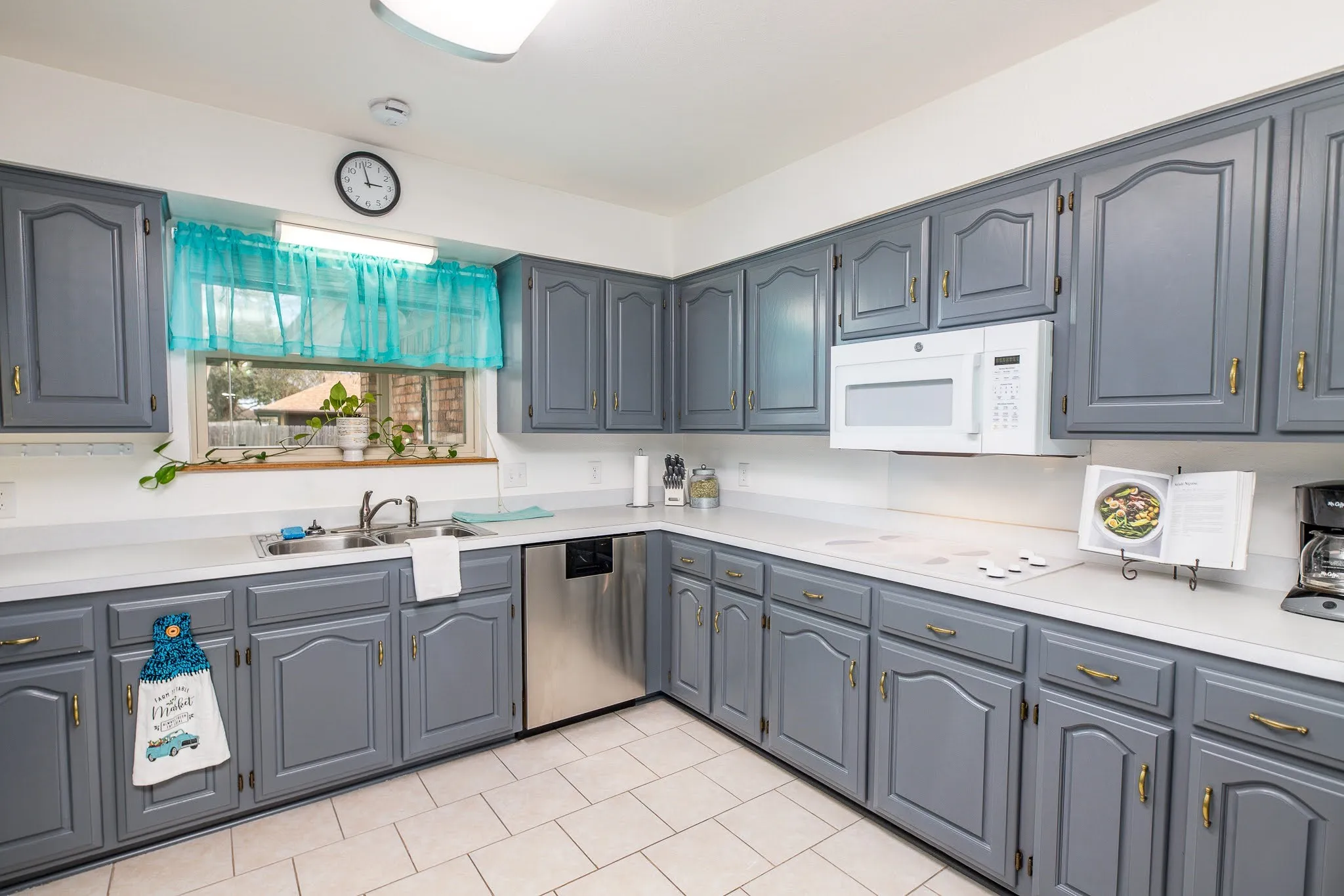 Single Family Residence For Sale in Wichita County , 3 Four Sixes Circle, Wichita Falls, Texas 76308, 3 Bedroom, 3 Bathroom, 2 Garage spaces, 2,434 Sqft, built in 1980, mls#21403803, Real Estate Agent in Wichita Falls, Homes For Sale in Wichita county, Homes For Sale in Wichita Falls, Realtor in Wichita Falls Texas, Real Estate Brokerage Independent Realty Texas, Luminita Cordes Realtor