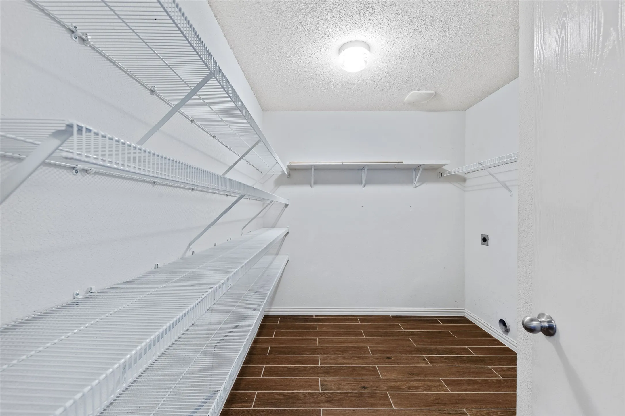 Single Family Residence For Rent in Tarrant County , 4921 Thorn Hollow Drive, Fort Worth, Texas 76244, 3 Bedroom, 2 Bathroom, 2 Garage spaces, 1,621 Sqft, built in 2005, mls#21403456, Real Estate Agent in Fort Worth, Homes For Rent in Tarrant county, Homes For Rent in Fort Worth, Realtor in Fort Worth Texas, Real Estate Brokerage Independent Realty Texas, Luminita Cordes Realtor