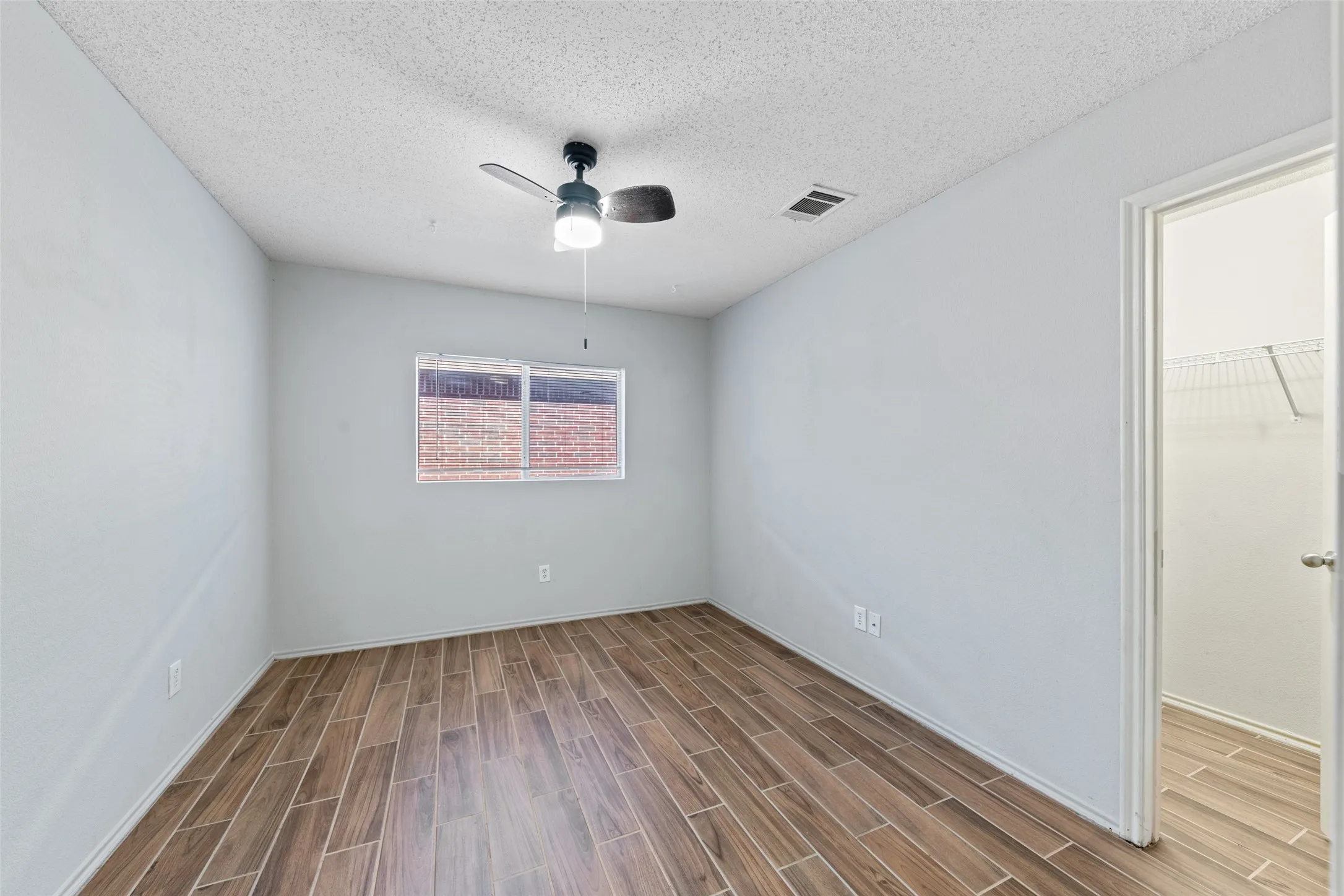 Single Family Residence For Rent in Tarrant County , 4921 Thorn Hollow Drive, Fort Worth, Texas 76244, 3 Bedroom, 2 Bathroom, 2 Garage spaces, 1,621 Sqft, built in 2005, mls#21403456, Real Estate Agent in Fort Worth, Homes For Rent in Tarrant county, Homes For Rent in Fort Worth, Realtor in Fort Worth Texas, Real Estate Brokerage Independent Realty Texas, Luminita Cordes Realtor