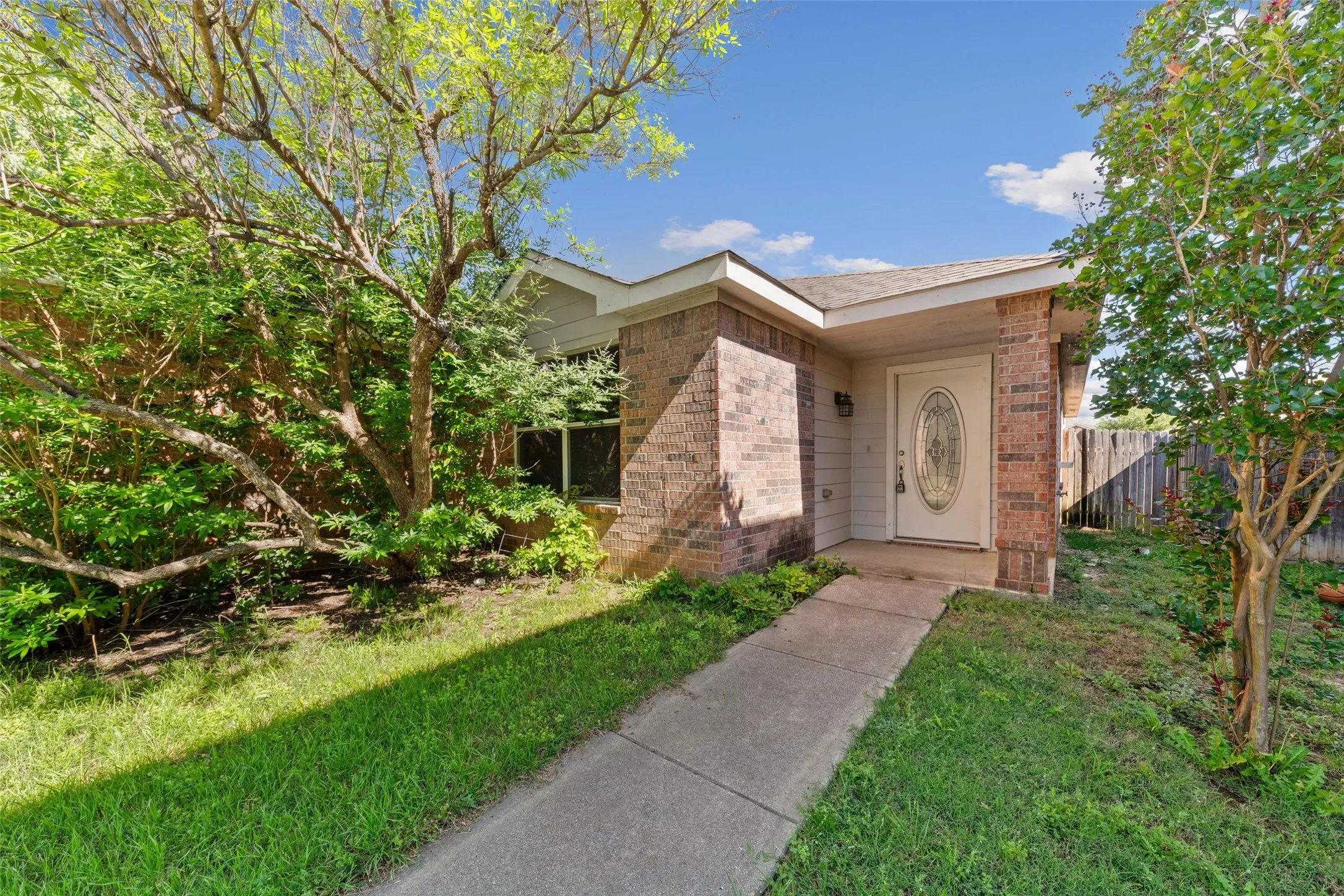 Single Family Residence For Rent in Tarrant County , 4921 Thorn Hollow Drive, Fort Worth, Texas 76244, 3 Bedroom, 2 Bathroom, 2 Garage spaces, 1,621 Sqft, built in 2005, mls#21403456, Real Estate Agent in Fort Worth, Homes For Rent in Tarrant county, Homes For Rent in Fort Worth, Realtor in Fort Worth Texas, Real Estate Brokerage Independent Realty Texas, Luminita Cordes Realtor