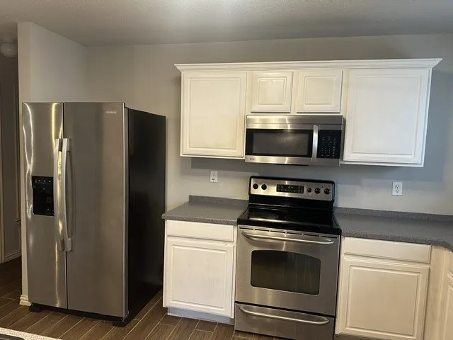 Single Family Residence For Rent in Tarrant County , 4921 Thorn Hollow Drive, Fort Worth, Texas 76244, 3 Bedroom, 2 Bathroom, 2 Garage spaces, 1,621 Sqft, built in 2005, mls#21403456, Real Estate Agent in Fort Worth, Homes For Rent in Tarrant county, Homes For Rent in Fort Worth, Realtor in Fort Worth Texas, Real Estate Brokerage Independent Realty Texas, Luminita Cordes Realtor