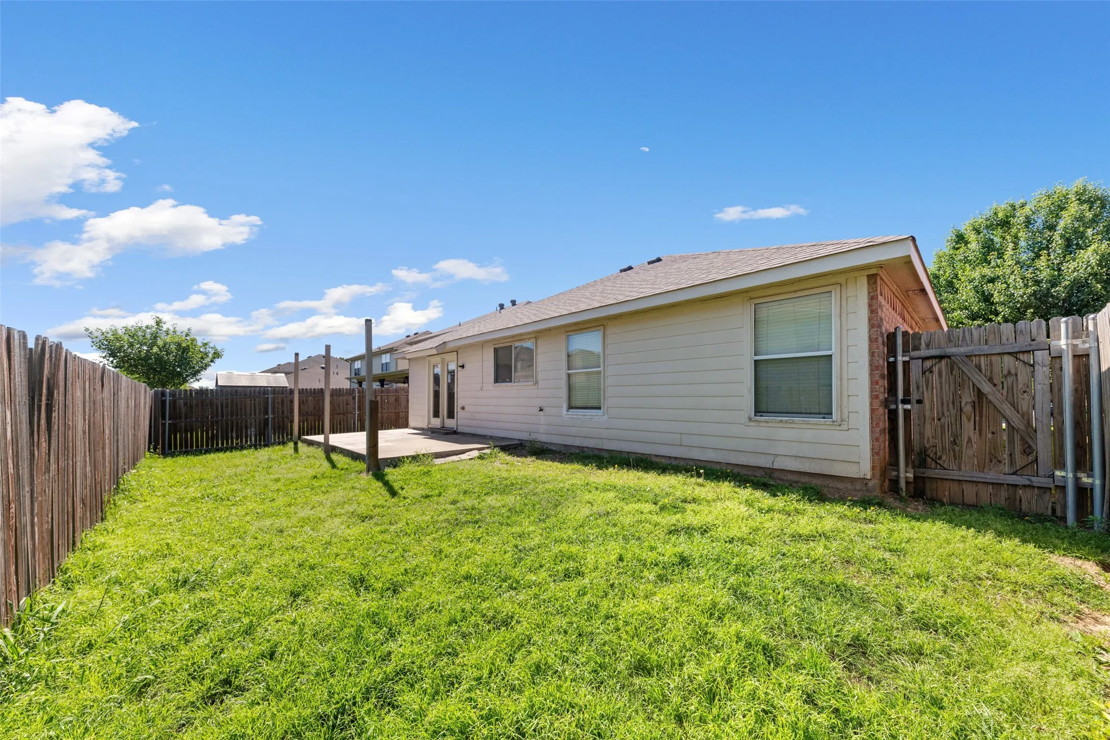 Single Family Residence For Rent in Tarrant County , 4921 Thorn Hollow Drive, Fort Worth, Texas 76244, 3 Bedroom, 2 Bathroom, 2 Garage spaces, 1,621 Sqft, built in 2005, mls#21403456, Real Estate Agent in Fort Worth, Homes For Rent in Tarrant county, Homes For Rent in Fort Worth, Realtor in Fort Worth Texas, Real Estate Brokerage Independent Realty Texas, Luminita Cordes Realtor