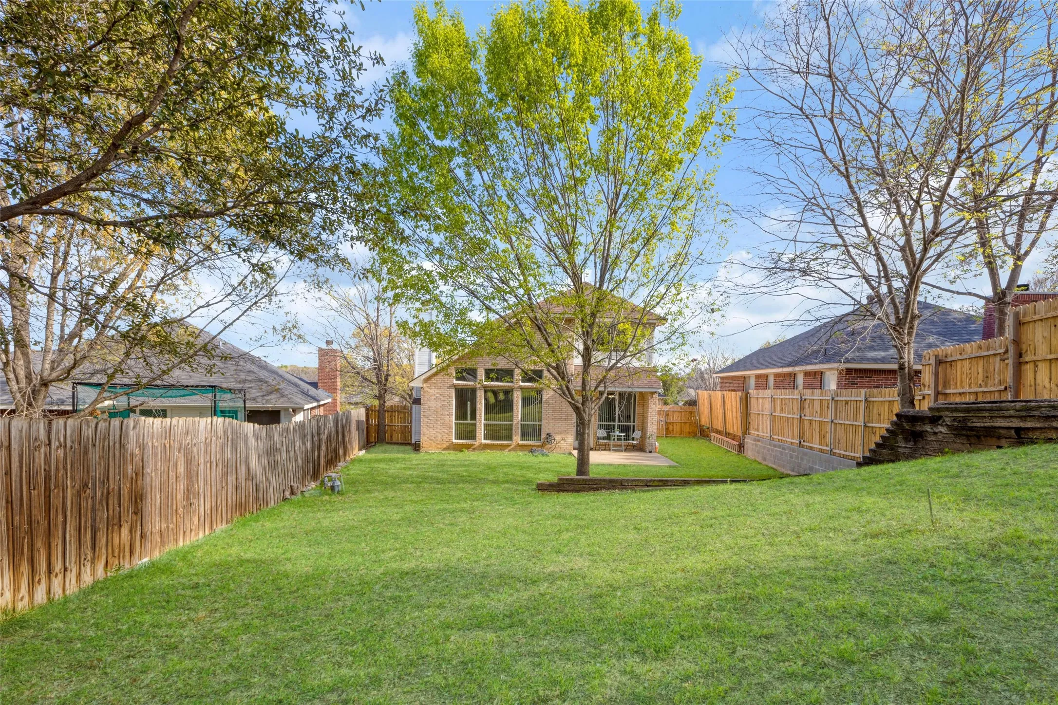 Single Family Residence For Sale in Dallas County , 1031 Park Avenue, Carrollton, Texas 75006, 3 Bedroom, 3 Bathroom, 2 Garage spaces, 1,566 Sqft, built in 1995, mls#21403806, Real Estate Agent in Carrollton, Homes For Sale in Dallas county, Homes For Sale in Carrollton, Realtor in Carrollton Texas, Real Estate Brokerage Independent Realty Texas, Luminita Cordes Realtor