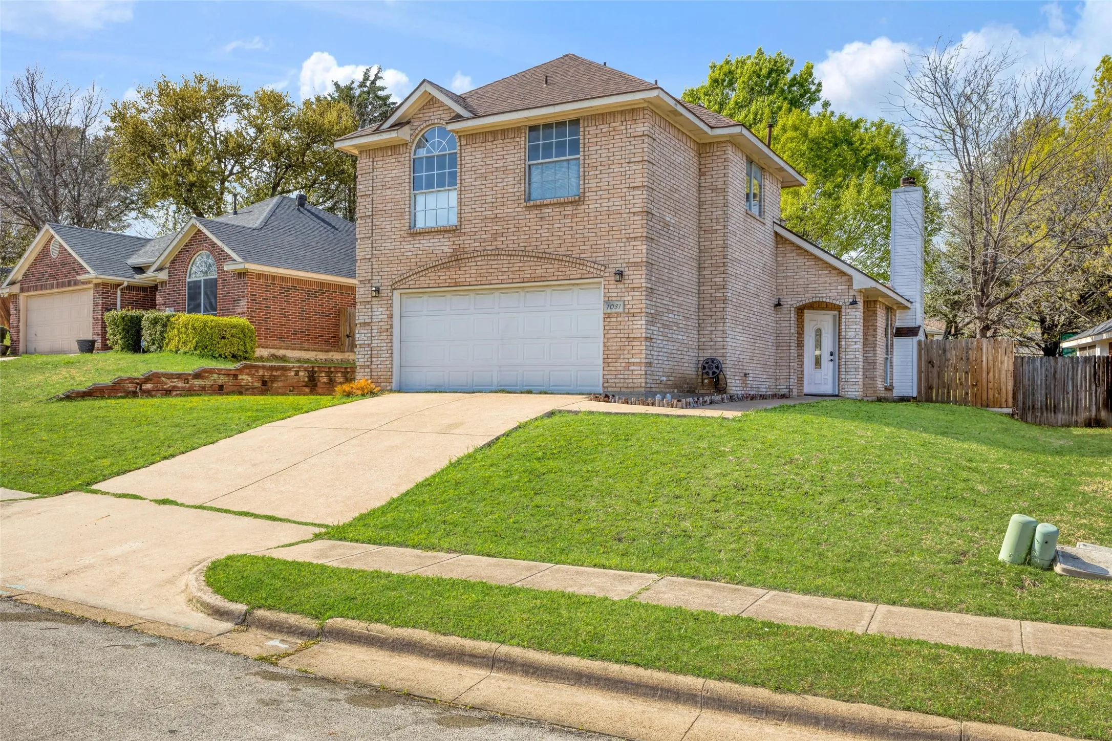 Single Family Residence For Sale in Dallas County , 1031 Park Avenue, Carrollton, Texas 75006, 3 Bedroom, 3 Bathroom, 2 Garage spaces, 1,566 Sqft, built in 1995, mls#21403806, Real Estate Agent in Carrollton, Homes For Sale in Dallas county, Homes For Sale in Carrollton, Realtor in Carrollton Texas, Real Estate Brokerage Independent Realty Texas, Luminita Cordes Realtor