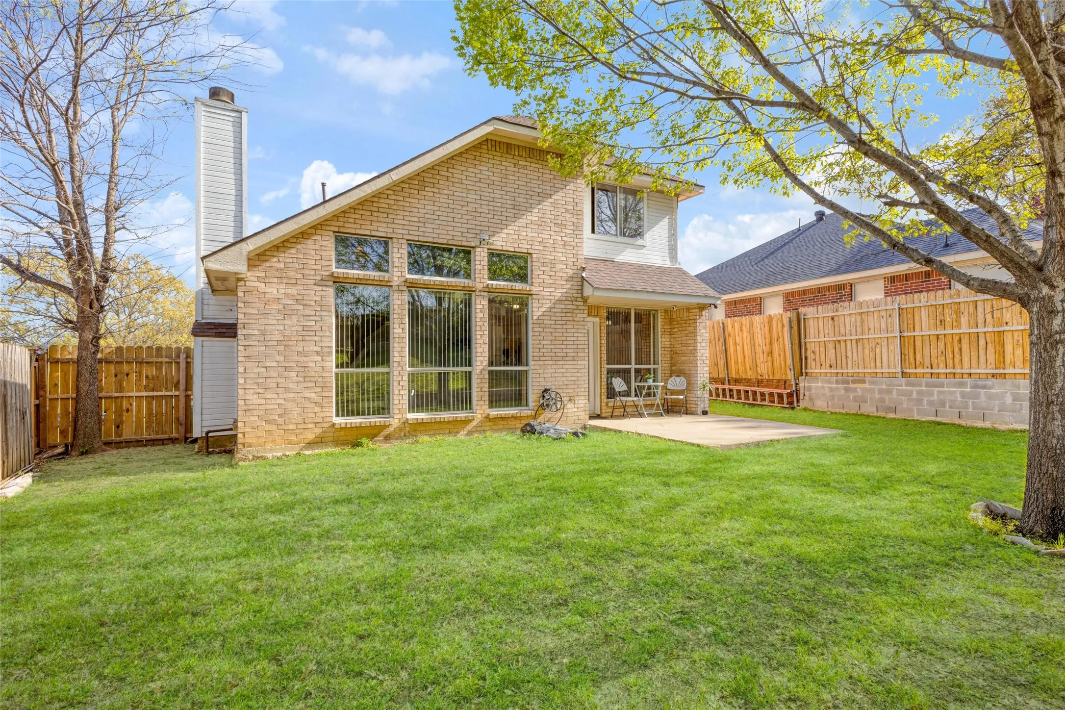 Single Family Residence For Sale in Dallas County , 1031 Park Avenue, Carrollton, Texas 75006, 3 Bedroom, 3 Bathroom, 2 Garage spaces, 1,566 Sqft, built in 1995, mls#21403806, Real Estate Agent in Carrollton, Homes For Sale in Dallas county, Homes For Sale in Carrollton, Realtor in Carrollton Texas, Real Estate Brokerage Independent Realty Texas, Luminita Cordes Realtor