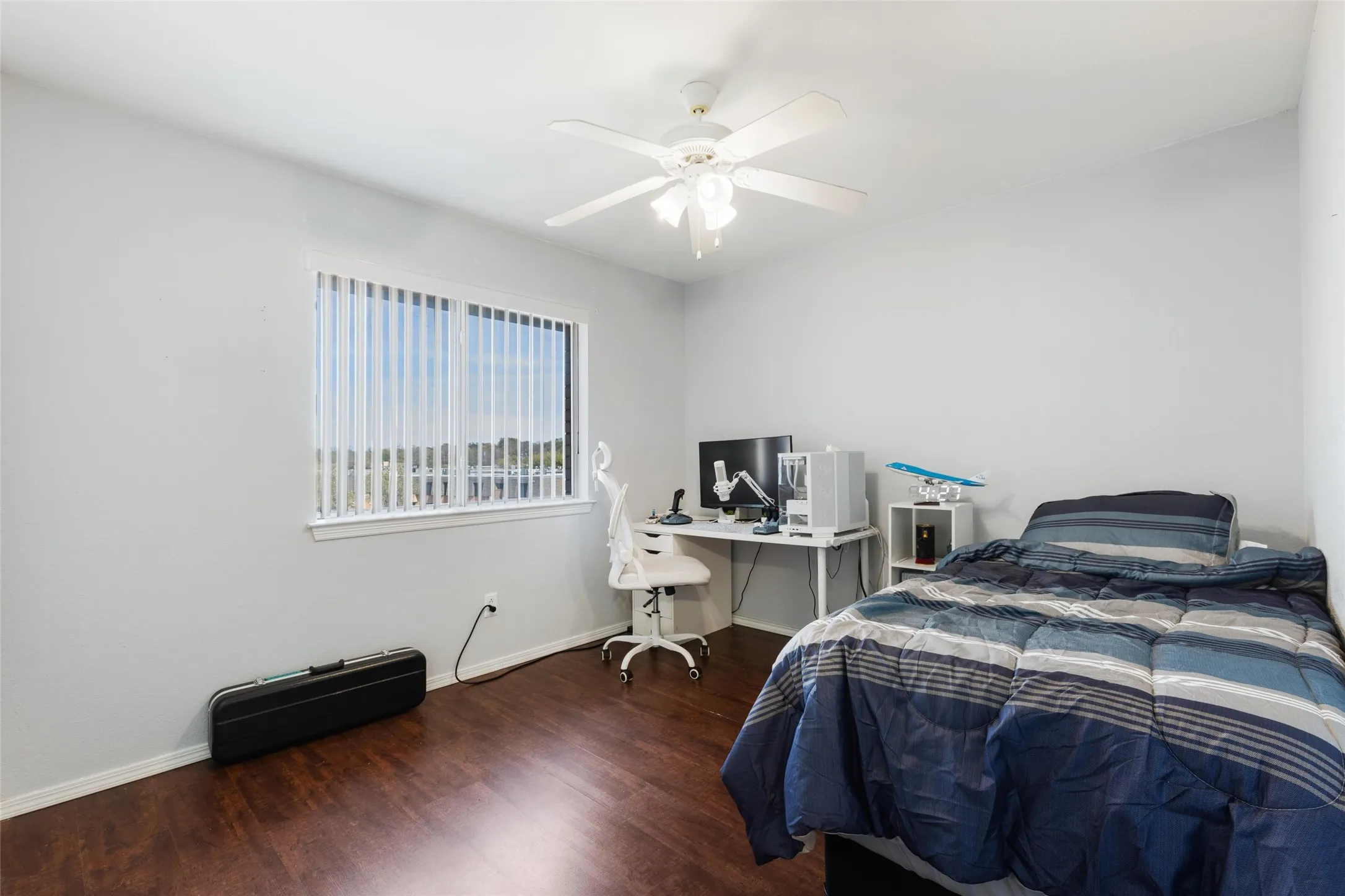 Single Family Residence For Sale in Dallas County , 1031 Park Avenue, Carrollton, Texas 75006, 3 Bedroom, 3 Bathroom, 2 Garage spaces, 1,566 Sqft, built in 1995, mls#21403806, Real Estate Agent in Carrollton, Homes For Sale in Dallas county, Homes For Sale in Carrollton, Realtor in Carrollton Texas, Real Estate Brokerage Independent Realty Texas, Luminita Cordes Realtor