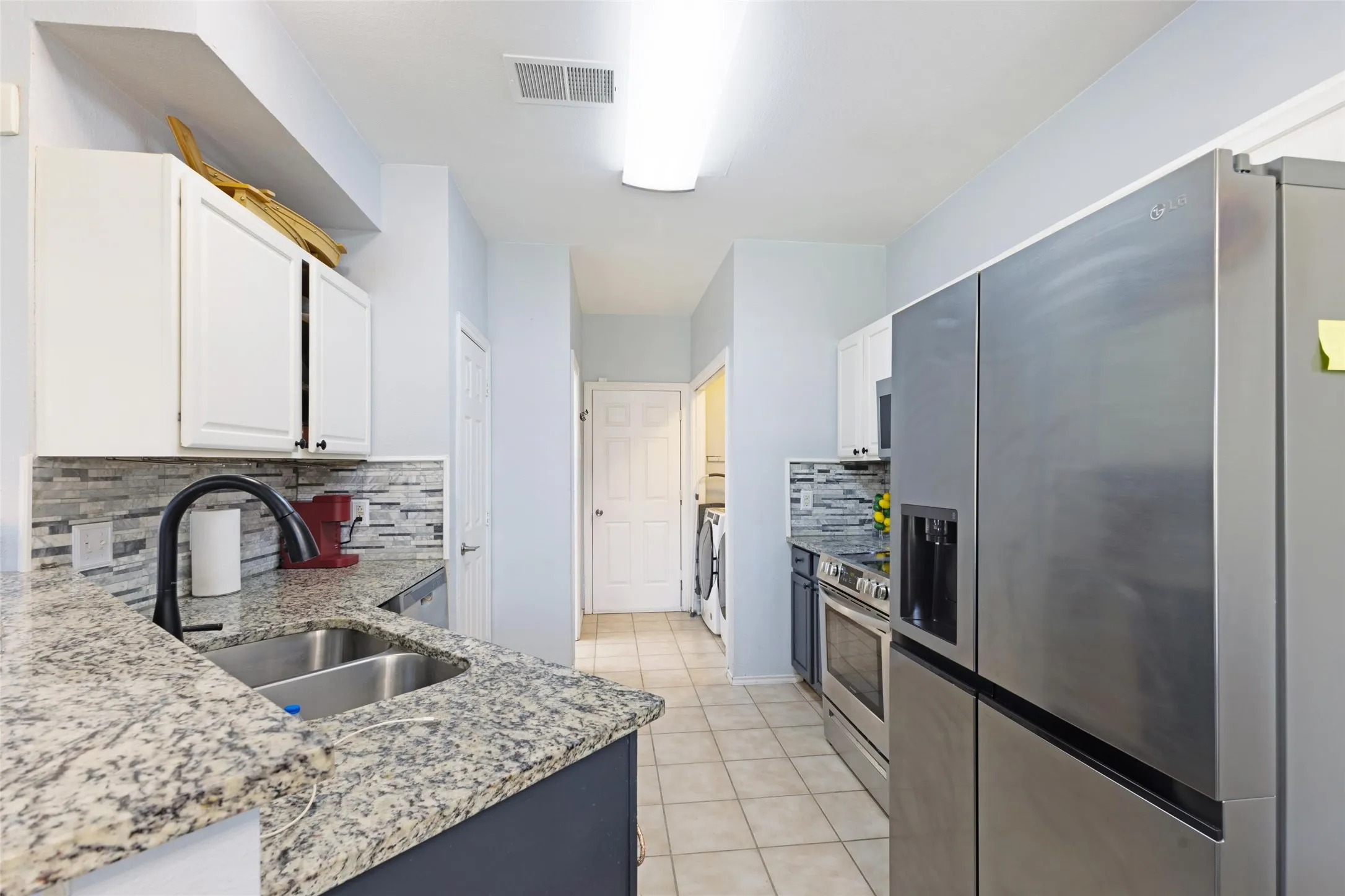 Single Family Residence For Sale in Dallas County , 1031 Park Avenue, Carrollton, Texas 75006, 3 Bedroom, 3 Bathroom, 2 Garage spaces, 1,566 Sqft, built in 1995, mls#21403806, Real Estate Agent in Carrollton, Homes For Sale in Dallas county, Homes For Sale in Carrollton, Realtor in Carrollton Texas, Real Estate Brokerage Independent Realty Texas, Luminita Cordes Realtor
