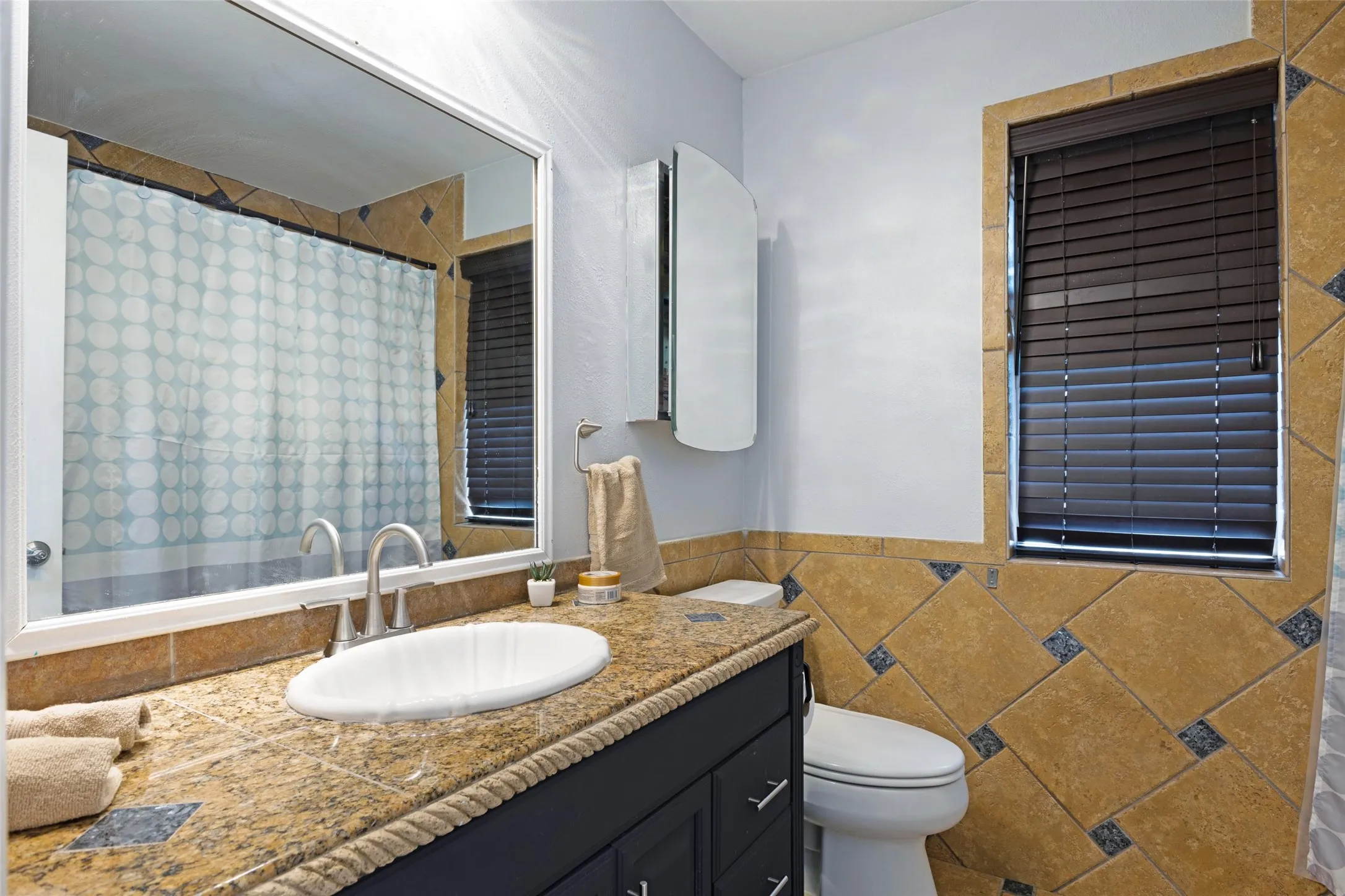 Single Family Residence For Sale in Dallas County , 1031 Park Avenue, Carrollton, Texas 75006, 3 Bedroom, 3 Bathroom, 2 Garage spaces, 1,566 Sqft, built in 1995, mls#21403806, Real Estate Agent in Carrollton, Homes For Sale in Dallas county, Homes For Sale in Carrollton, Realtor in Carrollton Texas, Real Estate Brokerage Independent Realty Texas, Luminita Cordes Realtor