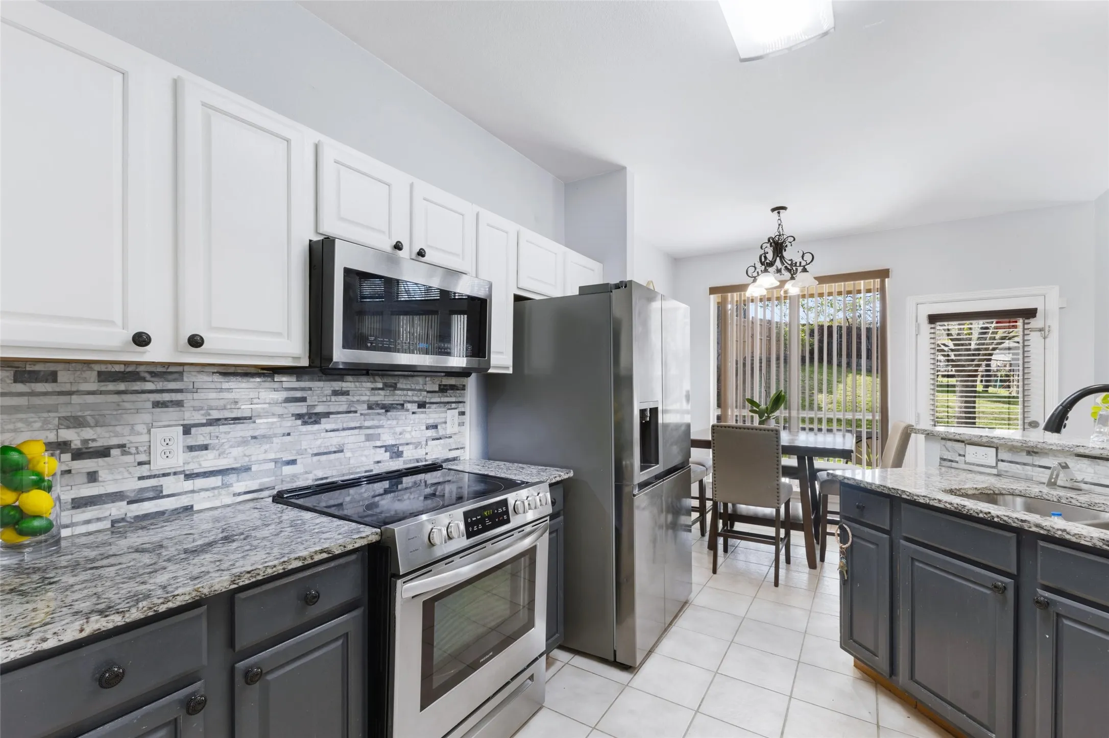 Single Family Residence For Sale in Dallas County , 1031 Park Avenue, Carrollton, Texas 75006, 3 Bedroom, 3 Bathroom, 2 Garage spaces, 1,566 Sqft, built in 1995, mls#21403806, Real Estate Agent in Carrollton, Homes For Sale in Dallas county, Homes For Sale in Carrollton, Realtor in Carrollton Texas, Real Estate Brokerage Independent Realty Texas, Luminita Cordes Realtor