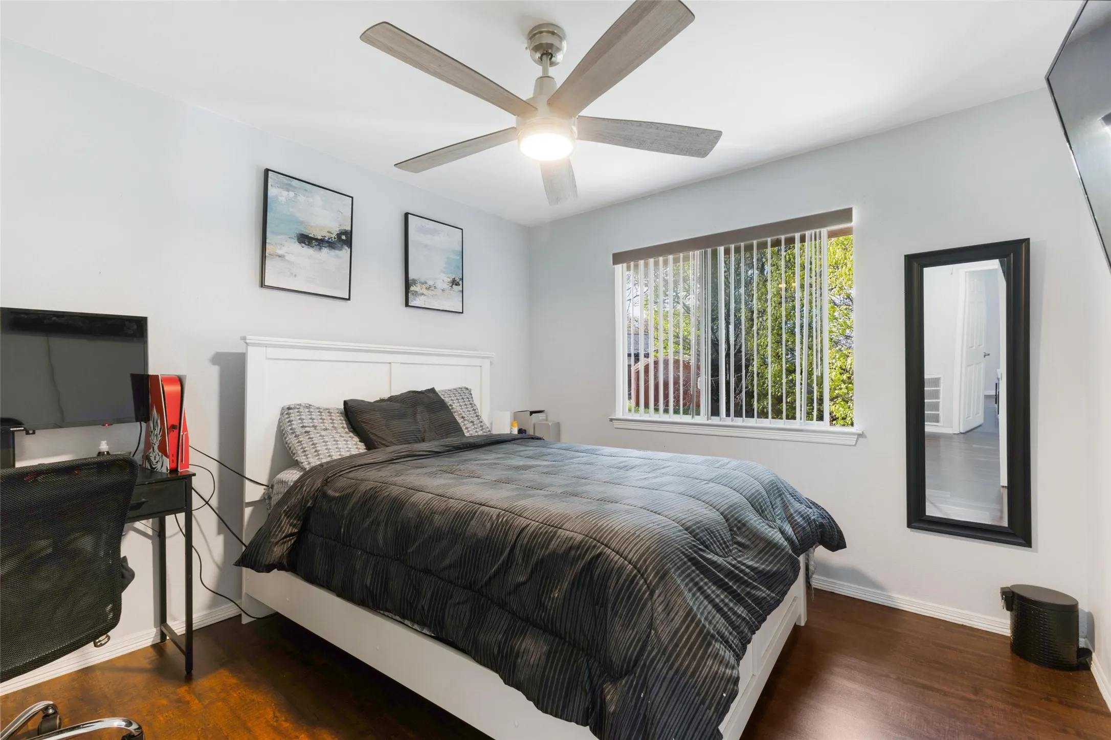Single Family Residence For Sale in Dallas County , 1031 Park Avenue, Carrollton, Texas 75006, 3 Bedroom, 3 Bathroom, 2 Garage spaces, 1,566 Sqft, built in 1995, mls#21403806, Real Estate Agent in Carrollton, Homes For Sale in Dallas county, Homes For Sale in Carrollton, Realtor in Carrollton Texas, Real Estate Brokerage Independent Realty Texas, Luminita Cordes Realtor