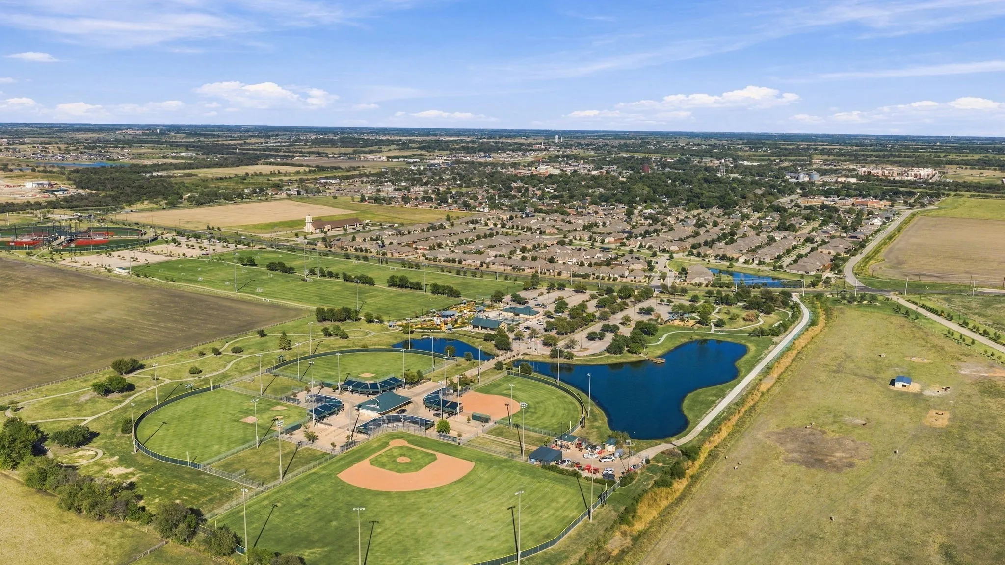 Single Family Residence For Sale in Collin County , 1121 Bryce Canyon Drive, Celina, Texas 75009, 4 Bedroom, 3 Bathroom, 2 Garage spaces, 2,980 Sqft, built in 2016, mls#21394488, Real Estate Agent in Celina, Homes For Sale in Collin county, Homes For Sale in Celina, Realtor in Celina Texas, Real Estate Brokerage Independent Realty Texas, Luminita Cordes Realtor