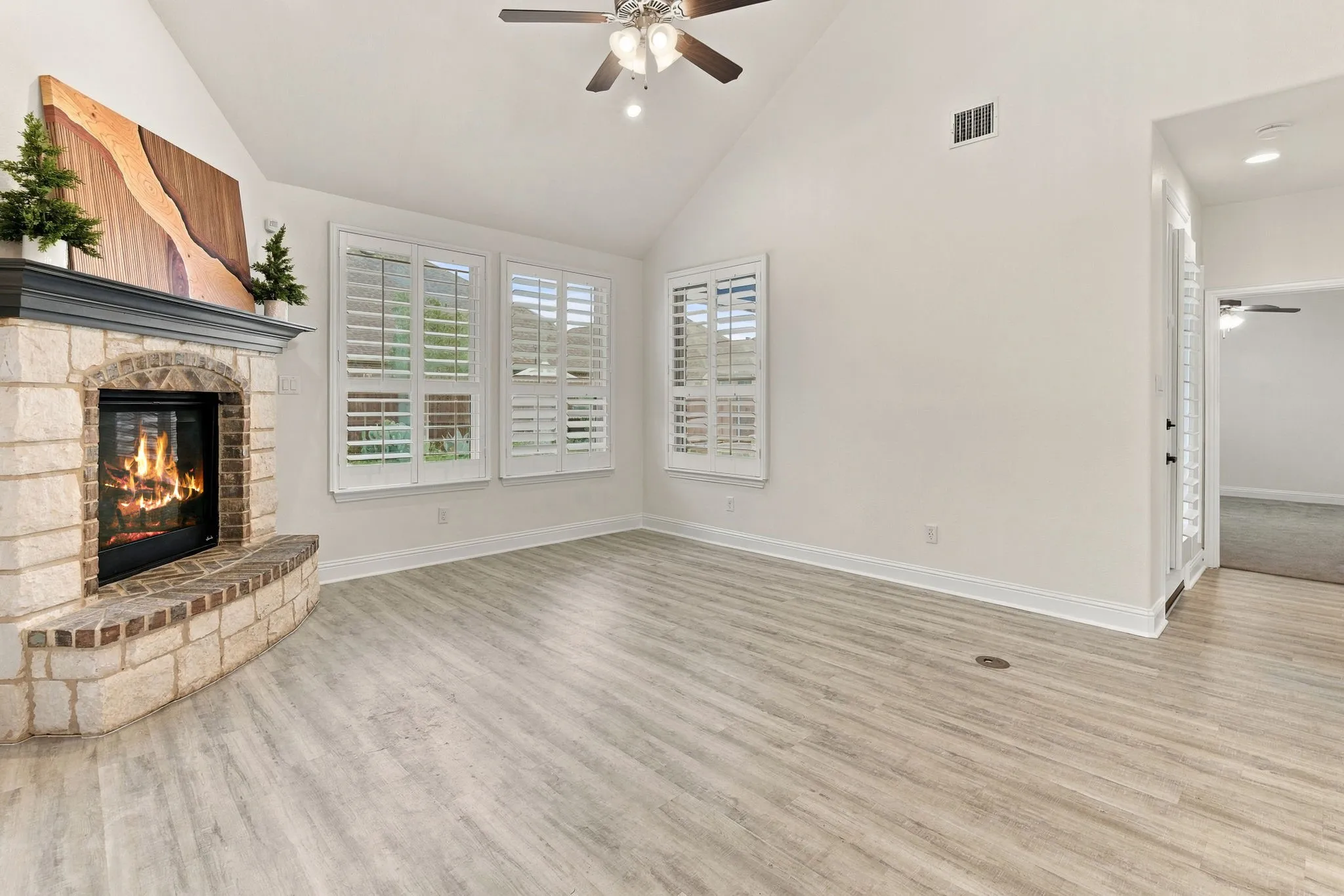 Single Family Residence For Sale in Collin County , 1121 Bryce Canyon Drive, Celina, Texas 75009, 4 Bedroom, 3 Bathroom, 2 Garage spaces, 2,980 Sqft, built in 2016, mls#21394488, Real Estate Agent in Celina, Homes For Sale in Collin county, Homes For Sale in Celina, Realtor in Celina Texas, Real Estate Brokerage Independent Realty Texas, Luminita Cordes Realtor