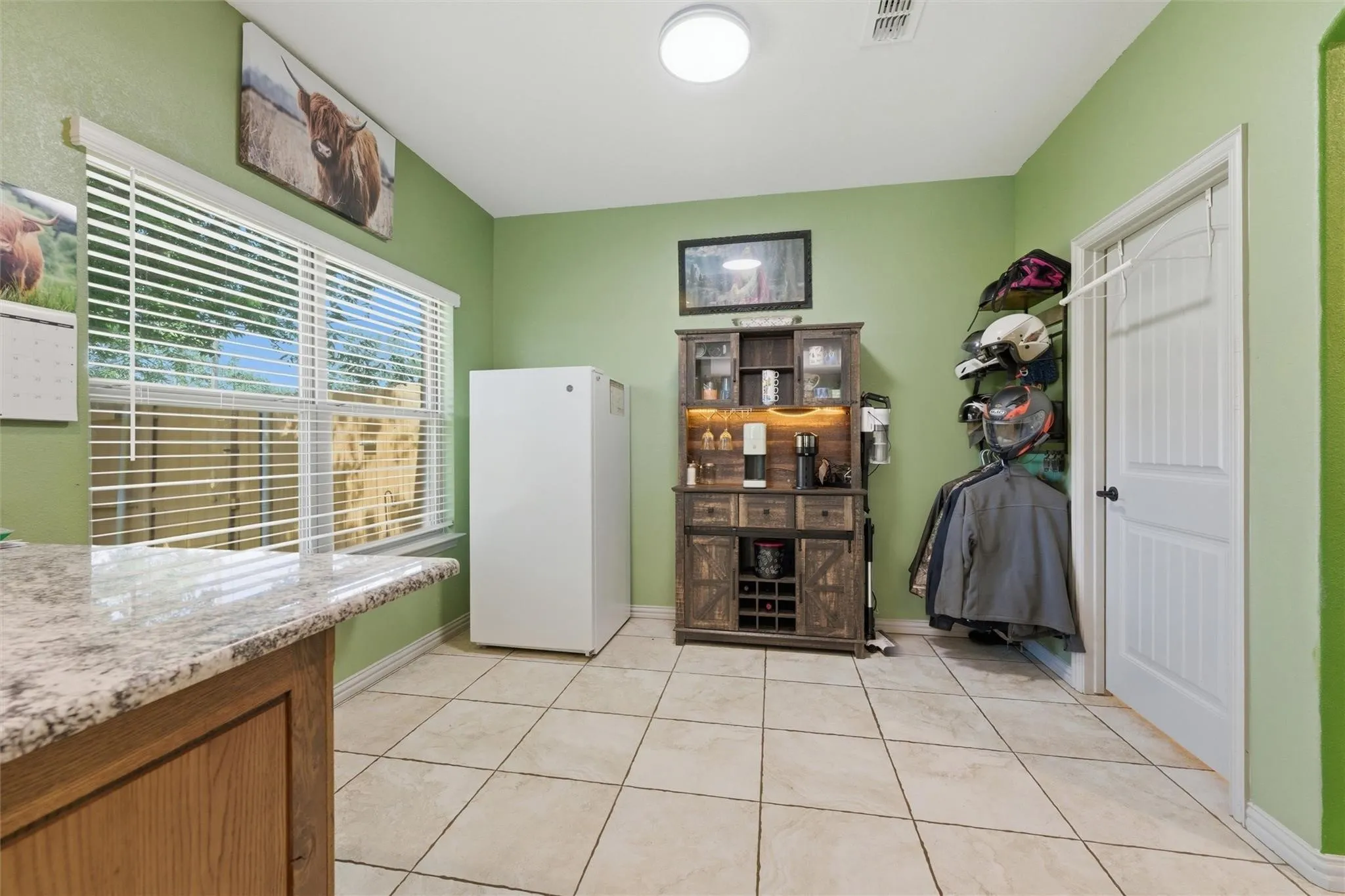 Single Family Residence For Sale in Parker County , 322 S Bowie Drive, Weatherford, Texas 76086, 4 Bedroom, 2 Bathroom, 2 Garage spaces, 1,814 Sqft, built in 2020, mls#21403781, Real Estate Agent in Weatherford, Homes For Sale in Parker county, Homes For Sale in Weatherford, Realtor in Weatherford Texas, Real Estate Brokerage Independent Realty Texas, Luminita Cordes Realtor