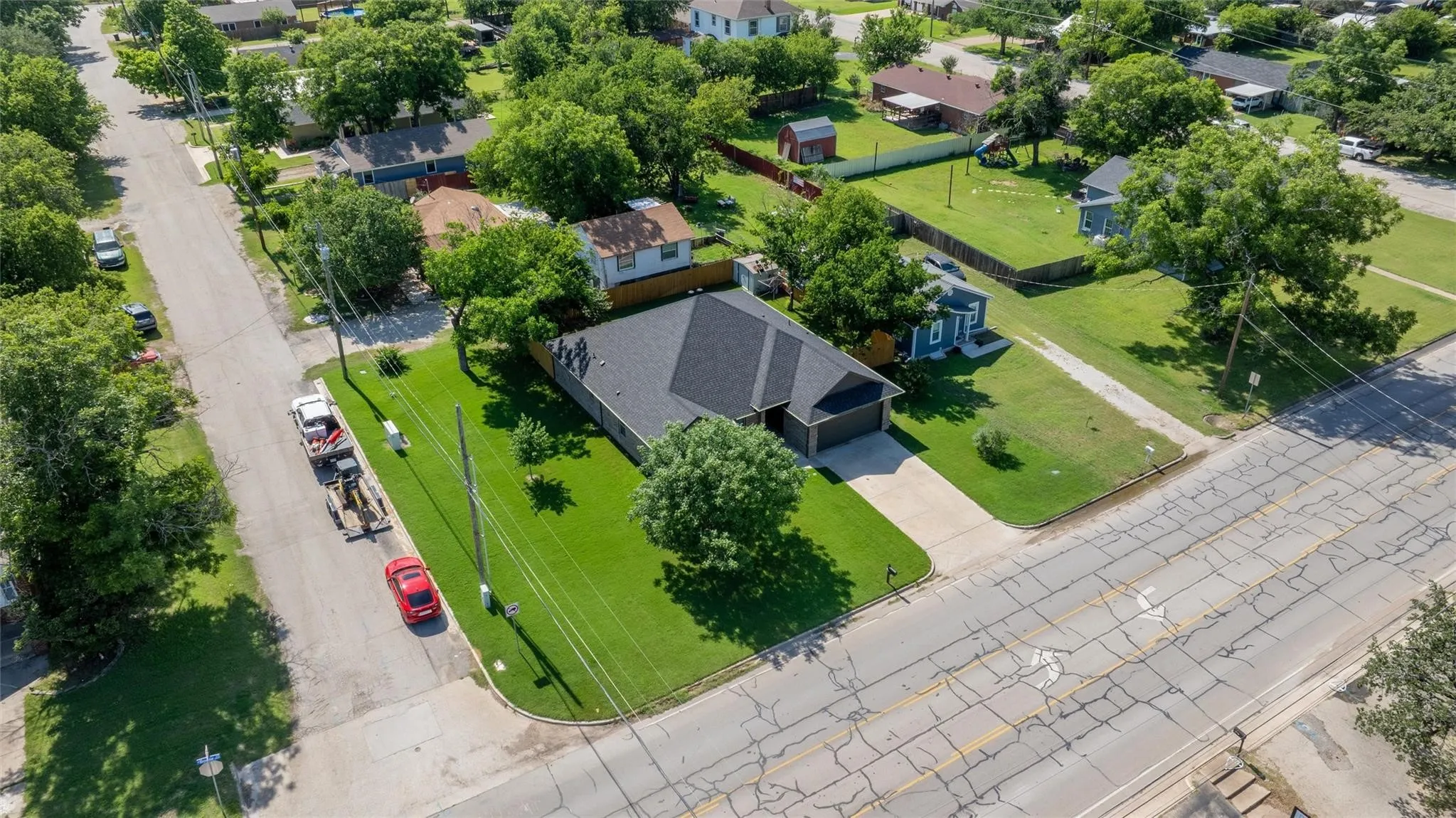 Single Family Residence For Sale in Parker County , 322 S Bowie Drive, Weatherford, Texas 76086, 4 Bedroom, 2 Bathroom, 2 Garage spaces, 1,814 Sqft, built in 2020, mls#21403781, Real Estate Agent in Weatherford, Homes For Sale in Parker county, Homes For Sale in Weatherford, Realtor in Weatherford Texas, Real Estate Brokerage Independent Realty Texas, Luminita Cordes Realtor