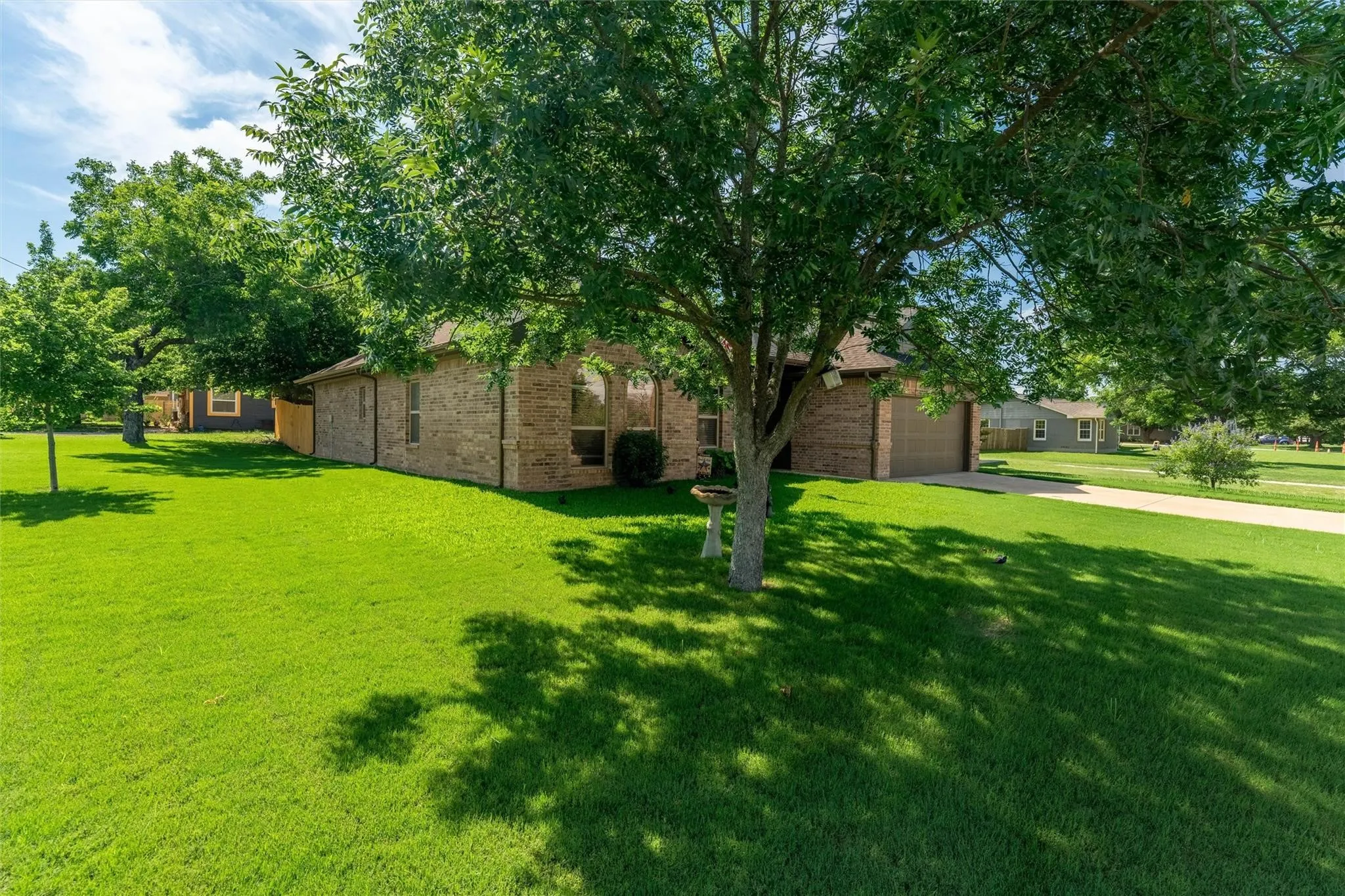 Single Family Residence For Sale in Parker County , 322 S Bowie Drive, Weatherford, Texas 76086, 4 Bedroom, 2 Bathroom, 2 Garage spaces, 1,814 Sqft, built in 2020, mls#21403781, Real Estate Agent in Weatherford, Homes For Sale in Parker county, Homes For Sale in Weatherford, Realtor in Weatherford Texas, Real Estate Brokerage Independent Realty Texas, Luminita Cordes Realtor