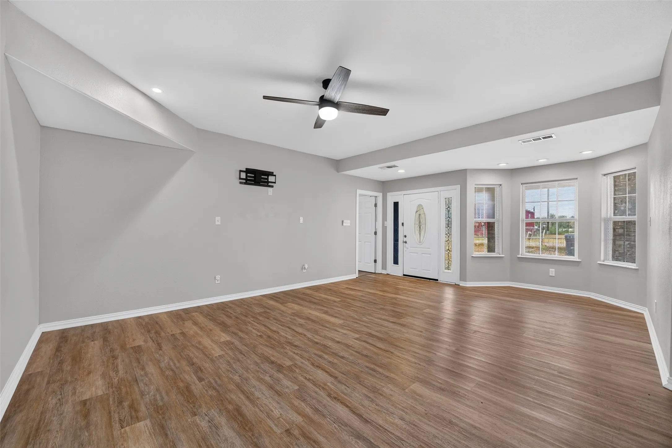 Single Family Residence For Rent in Collin County , 8998 Leroy Road, Princeton, Texas 75407, 3 Bedroom, 2 Bathroom, Garage spaces, 1,688 Sqft, built in 2001, mls#21403818, Real Estate Agent in Princeton, Homes For Rent in Collin county, Homes For Rent in Princeton, Realtor in Princeton Texas, Real Estate Brokerage Independent Realty Texas, Luminita Cordes Realtor