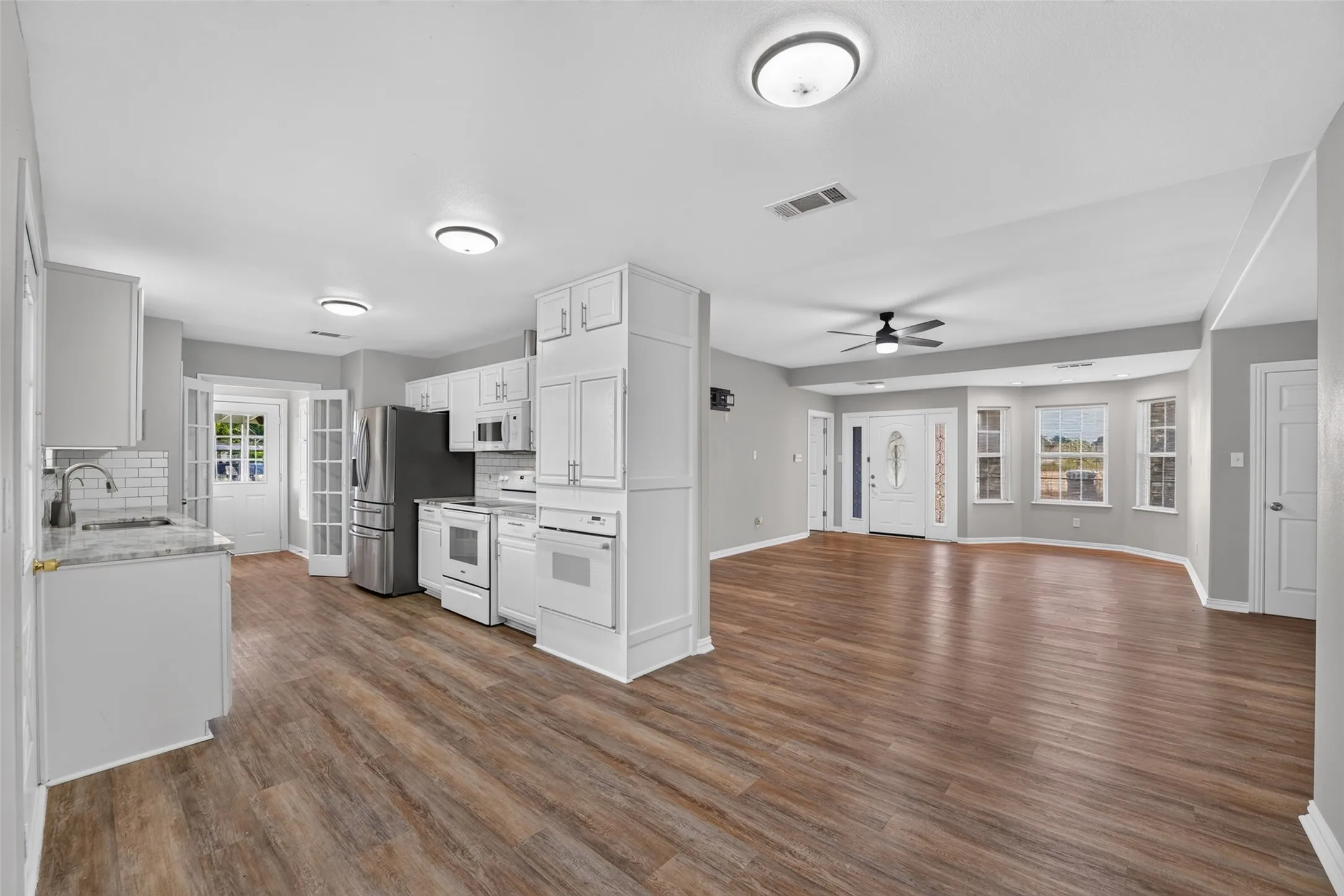 Single Family Residence For Rent in Collin County , 8998 Leroy Road, Princeton, Texas 75407, 3 Bedroom, 2 Bathroom, Garage spaces, 1,688 Sqft, built in 2001, mls#21403818, Real Estate Agent in Princeton, Homes For Rent in Collin county, Homes For Rent in Princeton, Realtor in Princeton Texas, Real Estate Brokerage Independent Realty Texas, Luminita Cordes Realtor
