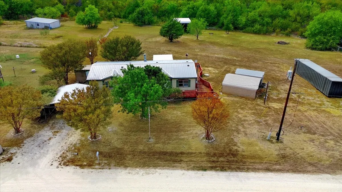 Mobile Home For Sale in Navarro County , 1097 County Road 3245, Hubbard, Texas 76648, 3 Bedroom, 2 Bathroom, Garage spaces, 1,456 Sqft, built in 2001, mls#21403763, Real Estate Agent in Hubbard, Homes For Sale in Navarro county, Homes For Sale in Hubbard, Realtor in Hubbard Texas, Real Estate Brokerage Independent Realty Texas, Luminita Cordes Realtor