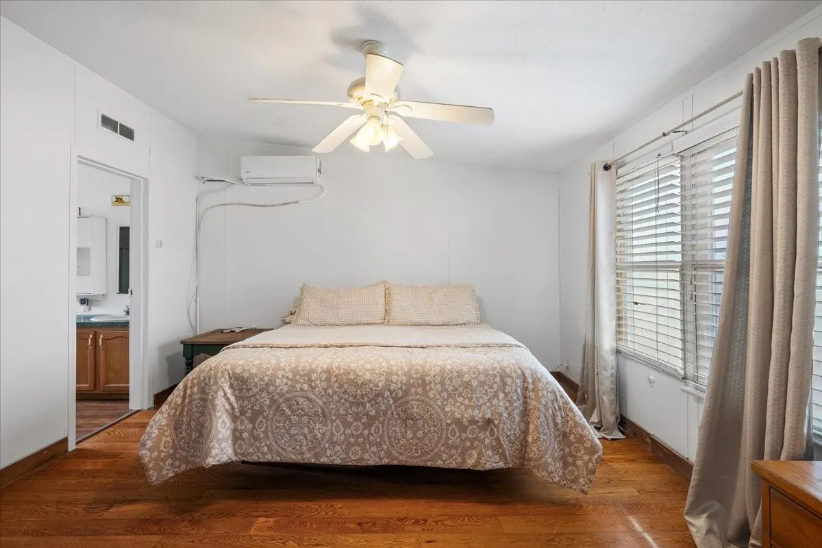 Mobile Home For Sale in Navarro County , 1097 County Road 3245, Hubbard, Texas 76648, 3 Bedroom, 2 Bathroom, Garage spaces, 1,456 Sqft, built in 2001, mls#21403763, Real Estate Agent in Hubbard, Homes For Sale in Navarro county, Homes For Sale in Hubbard, Realtor in Hubbard Texas, Real Estate Brokerage Independent Realty Texas, Luminita Cordes Realtor