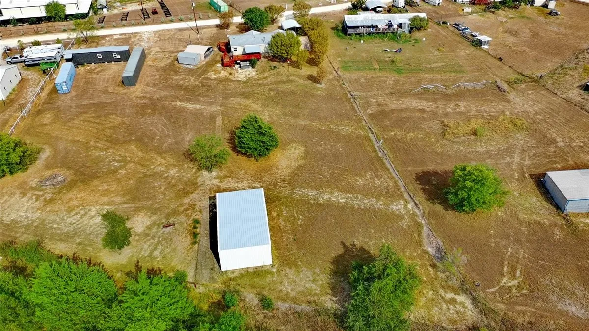 Mobile Home For Sale in Navarro County , 1097 County Road 3245, Hubbard, Texas 76648, 3 Bedroom, 2 Bathroom, Garage spaces, 1,456 Sqft, built in 2001, mls#21403763, Real Estate Agent in Hubbard, Homes For Sale in Navarro county, Homes For Sale in Hubbard, Realtor in Hubbard Texas, Real Estate Brokerage Independent Realty Texas, Luminita Cordes Realtor