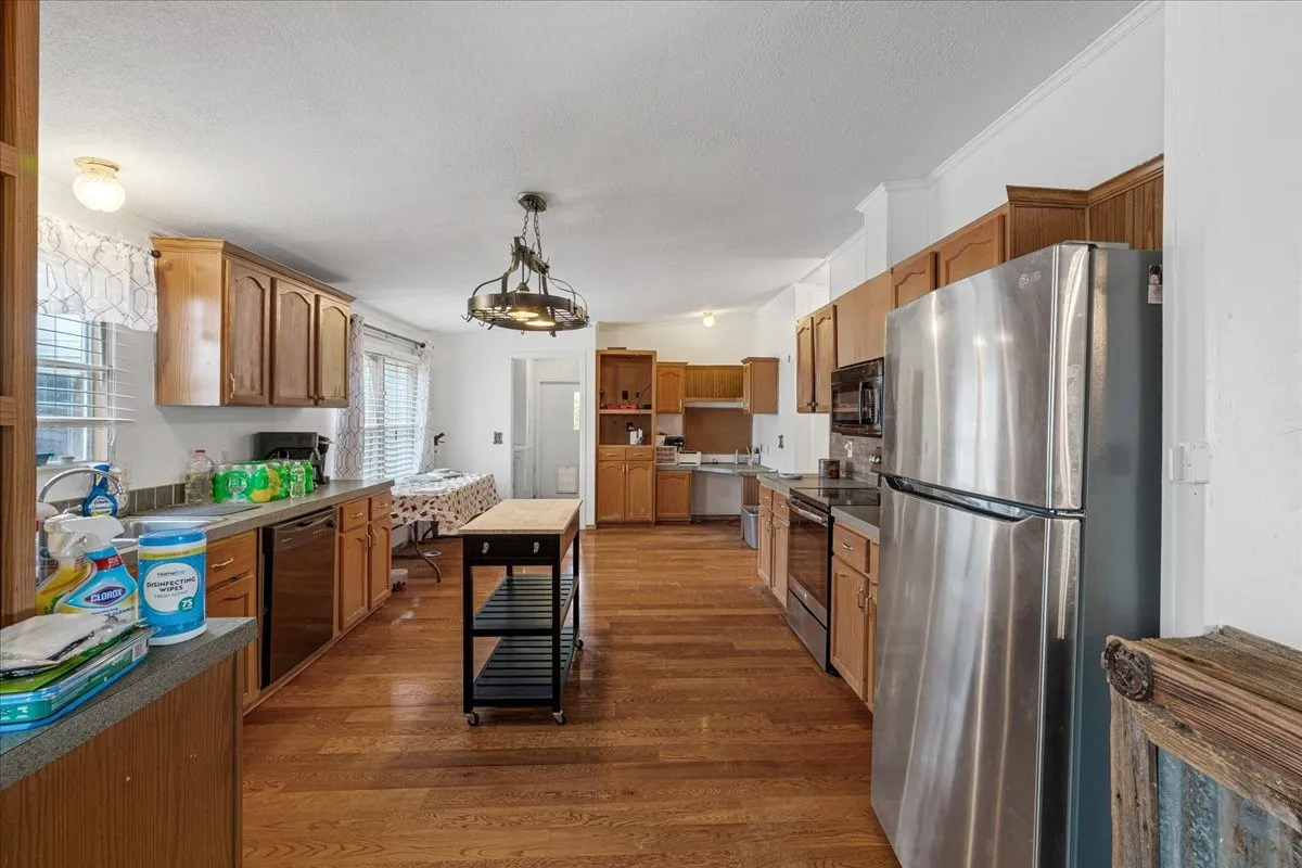 Mobile Home For Sale in Navarro County , 1097 County Road 3245, Hubbard, Texas 76648, 3 Bedroom, 2 Bathroom, Garage spaces, 1,456 Sqft, built in 2001, mls#21403763, Real Estate Agent in Hubbard, Homes For Sale in Navarro county, Homes For Sale in Hubbard, Realtor in Hubbard Texas, Real Estate Brokerage Independent Realty Texas, Luminita Cordes Realtor