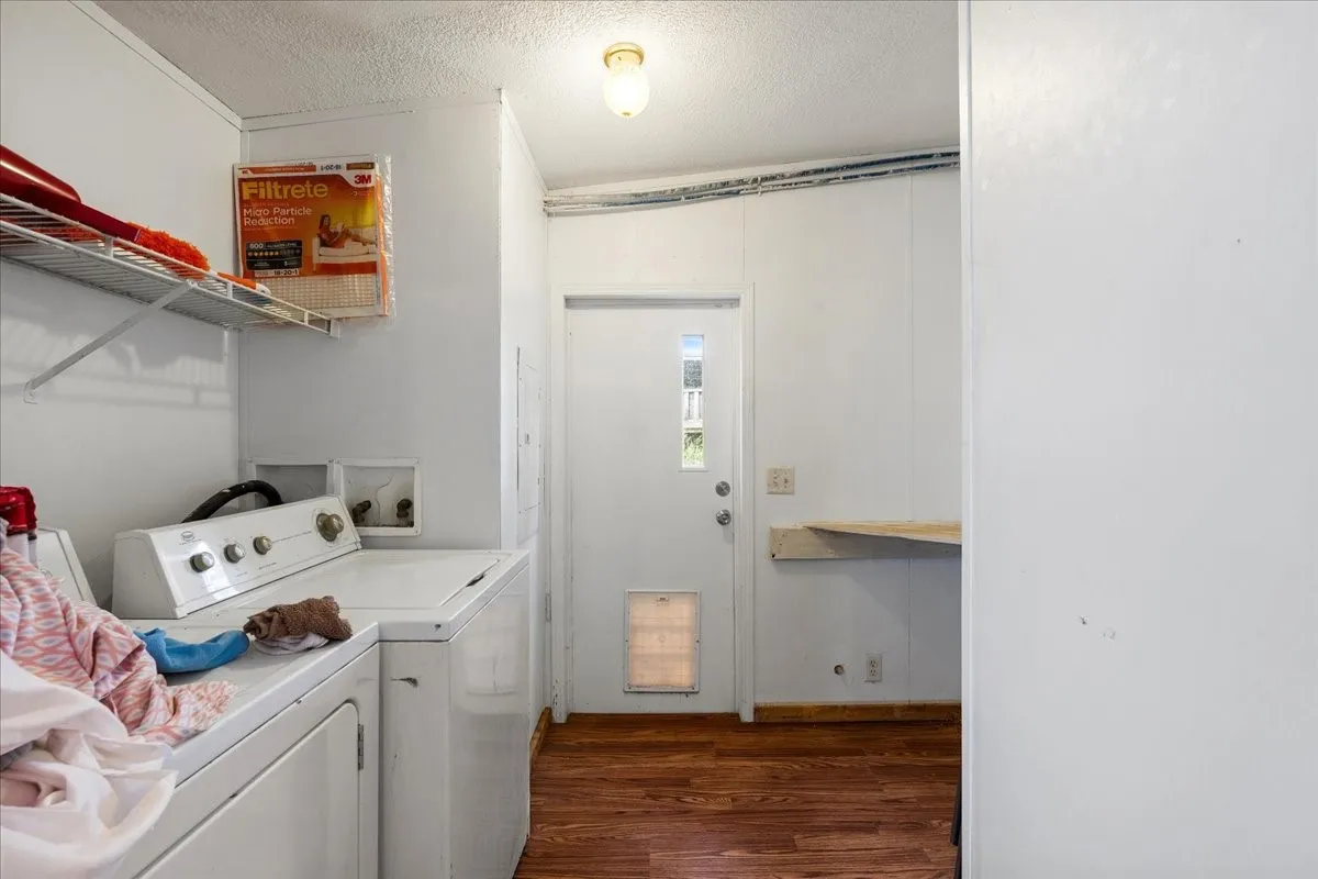 Mobile Home For Sale in Navarro County , 1097 County Road 3245, Hubbard, Texas 76648, 3 Bedroom, 2 Bathroom, Garage spaces, 1,456 Sqft, built in 2001, mls#21403763, Real Estate Agent in Hubbard, Homes For Sale in Navarro county, Homes For Sale in Hubbard, Realtor in Hubbard Texas, Real Estate Brokerage Independent Realty Texas, Luminita Cordes Realtor
