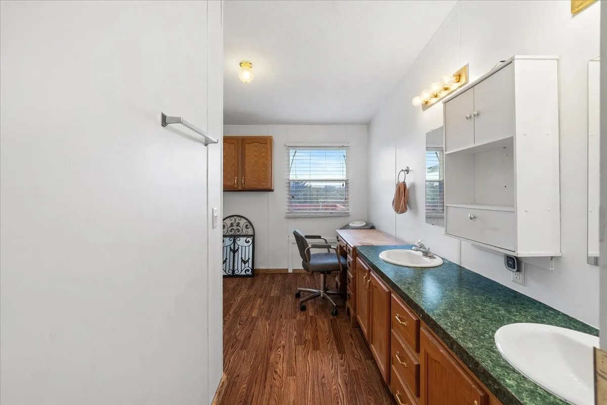 Mobile Home For Sale in Navarro County , 1097 County Road 3245, Hubbard, Texas 76648, 3 Bedroom, 2 Bathroom, Garage spaces, 1,456 Sqft, built in 2001, mls#21403763, Real Estate Agent in Hubbard, Homes For Sale in Navarro county, Homes For Sale in Hubbard, Realtor in Hubbard Texas, Real Estate Brokerage Independent Realty Texas, Luminita Cordes Realtor