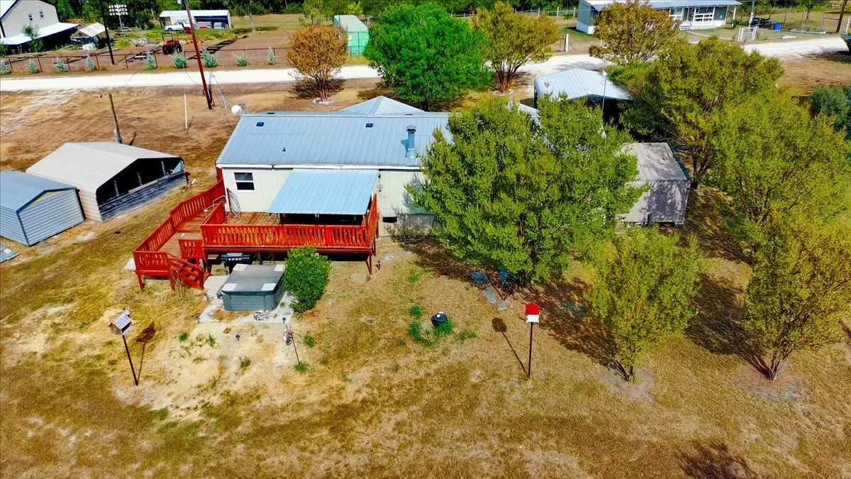Mobile Home For Sale in Navarro County , 1097 County Road 3245, Hubbard, Texas 76648, 3 Bedroom, 2 Bathroom, Garage spaces, 1,456 Sqft, built in 2001, mls#21403763, Real Estate Agent in Hubbard, Homes For Sale in Navarro county, Homes For Sale in Hubbard, Realtor in Hubbard Texas, Real Estate Brokerage Independent Realty Texas, Luminita Cordes Realtor