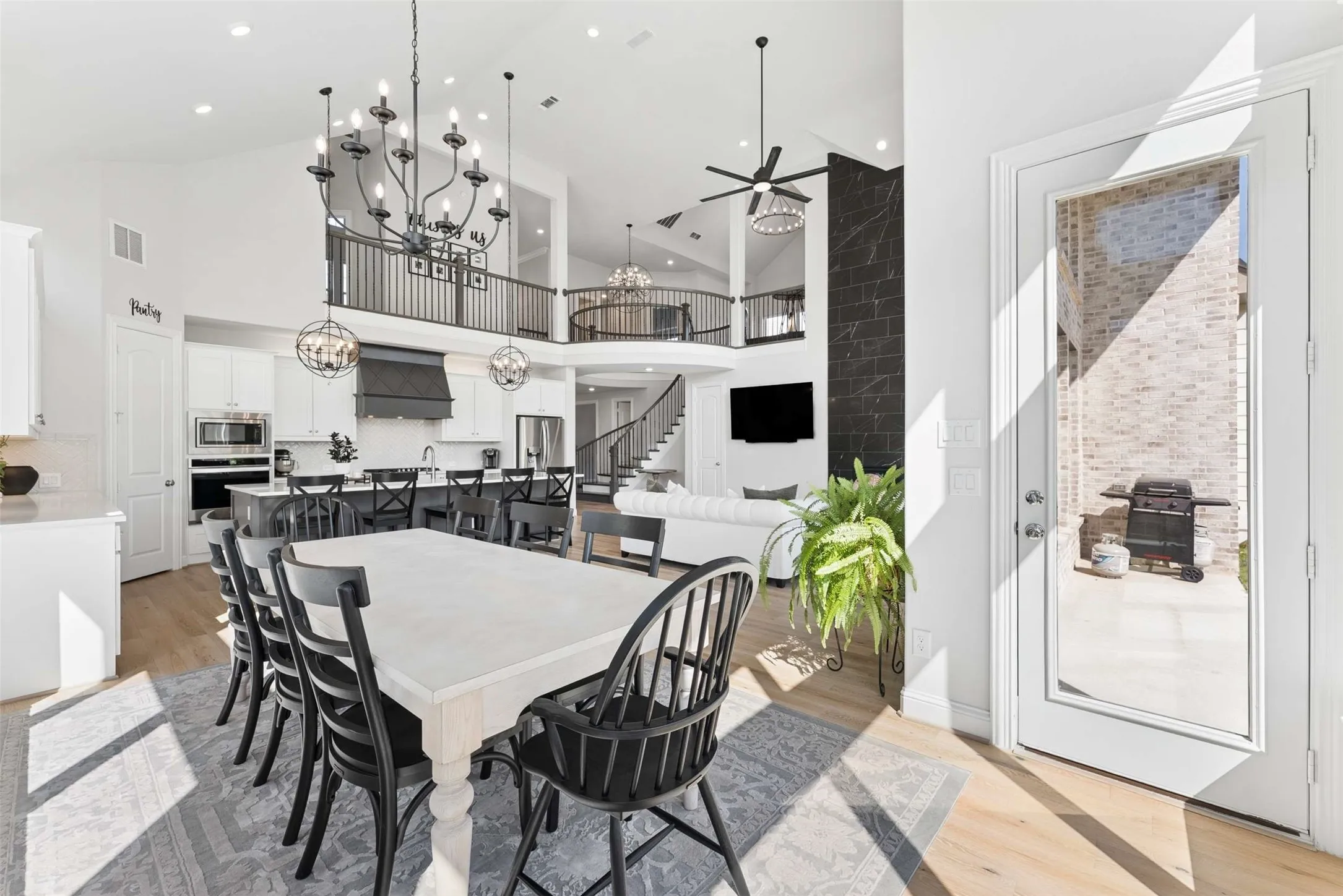 Single Family Residence For Sale in Rockwall County , 4516 Ravenbank Drive, Rockwall, Texas 75087, 5 Bedroom, 4 Bathroom, 3 Garage spaces, 3,887 Sqft, built in 2021, mls#21403767, Real Estate Agent in Rockwall, Homes For Sale in Rockwall county, Homes For Sale in Rockwall, Realtor in Rockwall Texas, Real Estate Brokerage Independent Realty Texas, Luminita Cordes Realtor