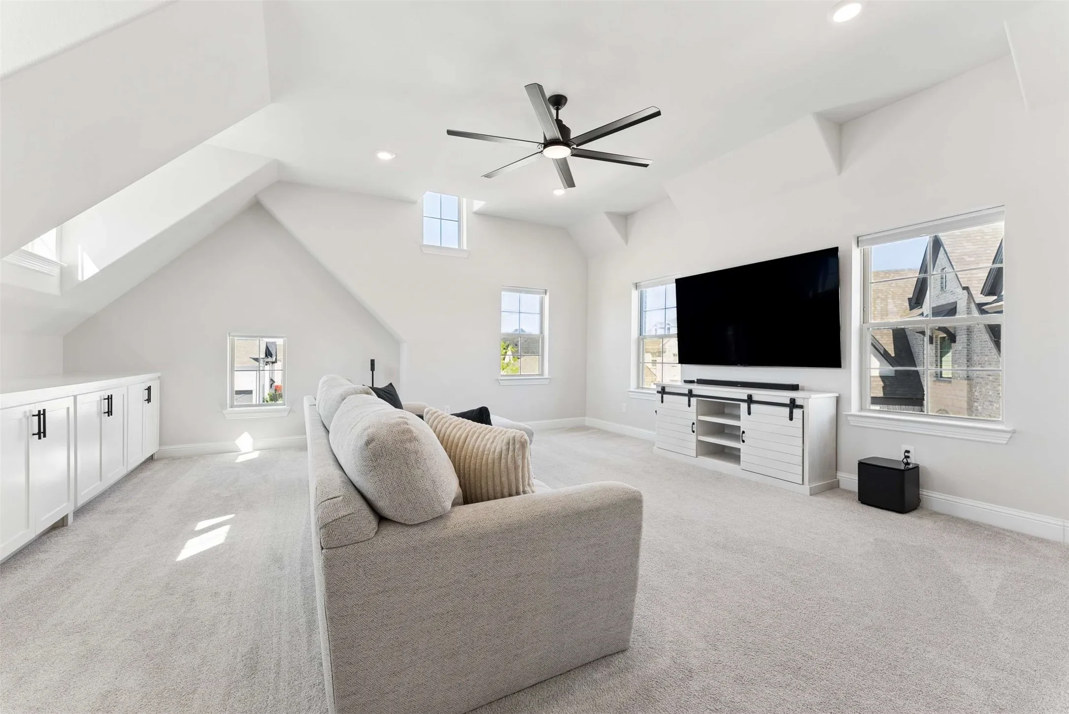 Single Family Residence For Sale in Rockwall County , 4516 Ravenbank Drive, Rockwall, Texas 75087, 5 Bedroom, 4 Bathroom, 3 Garage spaces, 3,887 Sqft, built in 2021, mls#21403767, Real Estate Agent in Rockwall, Homes For Sale in Rockwall county, Homes For Sale in Rockwall, Realtor in Rockwall Texas, Real Estate Brokerage Independent Realty Texas, Luminita Cordes Realtor