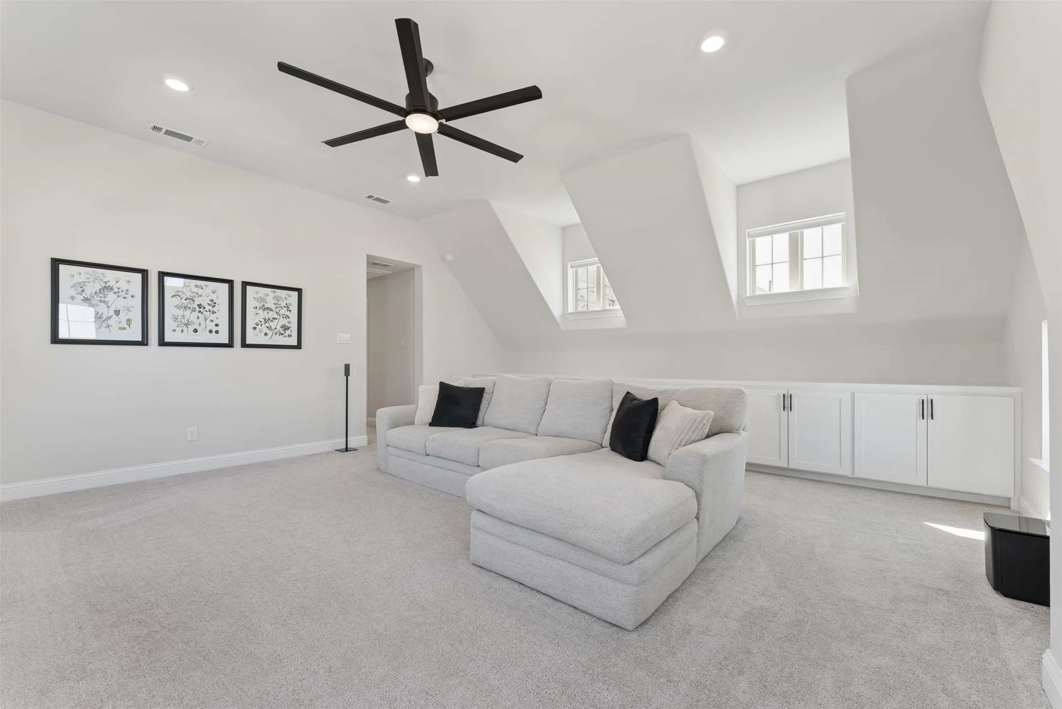Single Family Residence For Sale in Rockwall County , 4516 Ravenbank Drive, Rockwall, Texas 75087, 5 Bedroom, 4 Bathroom, 3 Garage spaces, 3,887 Sqft, built in 2021, mls#21403767, Real Estate Agent in Rockwall, Homes For Sale in Rockwall county, Homes For Sale in Rockwall, Realtor in Rockwall Texas, Real Estate Brokerage Independent Realty Texas, Luminita Cordes Realtor