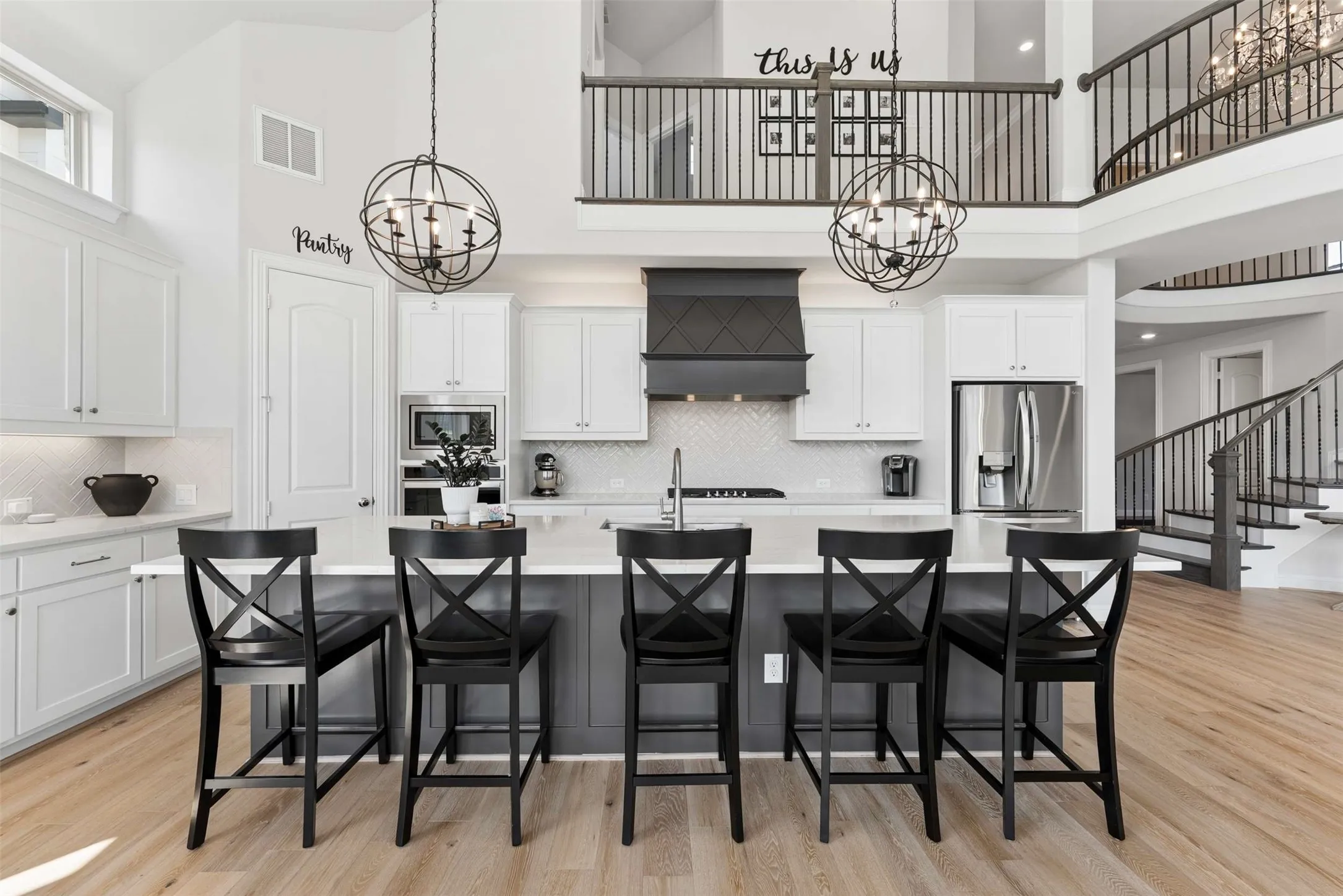 Single Family Residence For Sale in Rockwall County , 4516 Ravenbank Drive, Rockwall, Texas 75087, 5 Bedroom, 4 Bathroom, 3 Garage spaces, 3,887 Sqft, built in 2021, mls#21403767, Real Estate Agent in Rockwall, Homes For Sale in Rockwall county, Homes For Sale in Rockwall, Realtor in Rockwall Texas, Real Estate Brokerage Independent Realty Texas, Luminita Cordes Realtor