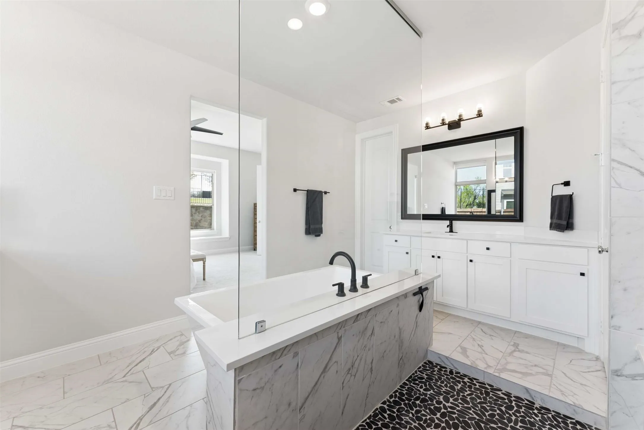 Single Family Residence For Sale in Rockwall County , 4516 Ravenbank Drive, Rockwall, Texas 75087, 5 Bedroom, 4 Bathroom, 3 Garage spaces, 3,887 Sqft, built in 2021, mls#21403767, Real Estate Agent in Rockwall, Homes For Sale in Rockwall county, Homes For Sale in Rockwall, Realtor in Rockwall Texas, Real Estate Brokerage Independent Realty Texas, Luminita Cordes Realtor